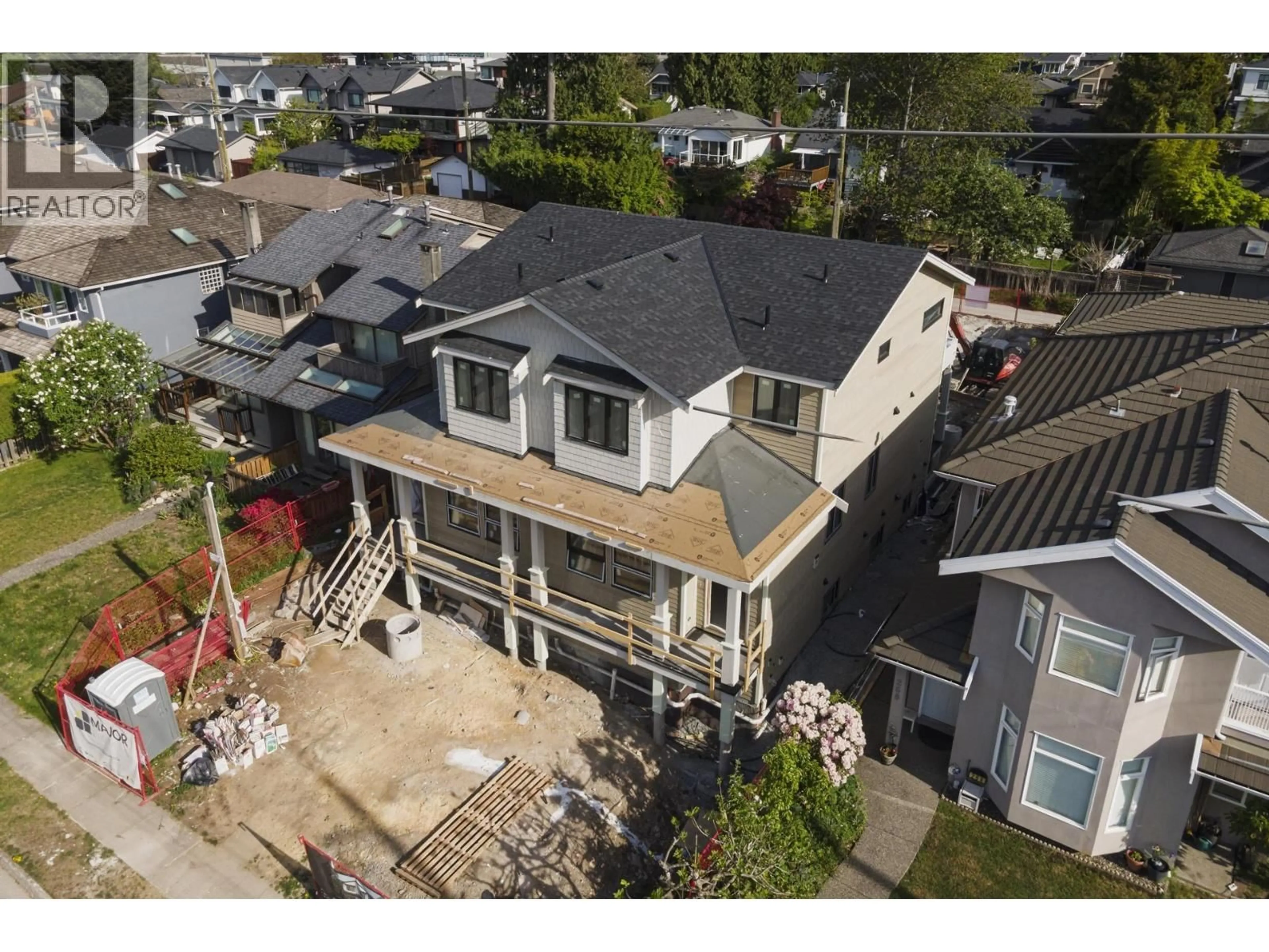A pic from outside/outdoor area/front of a property/back of a property/a pic from drone, street for 258 21ST STREET, North Vancouver British Columbia V7L3B6