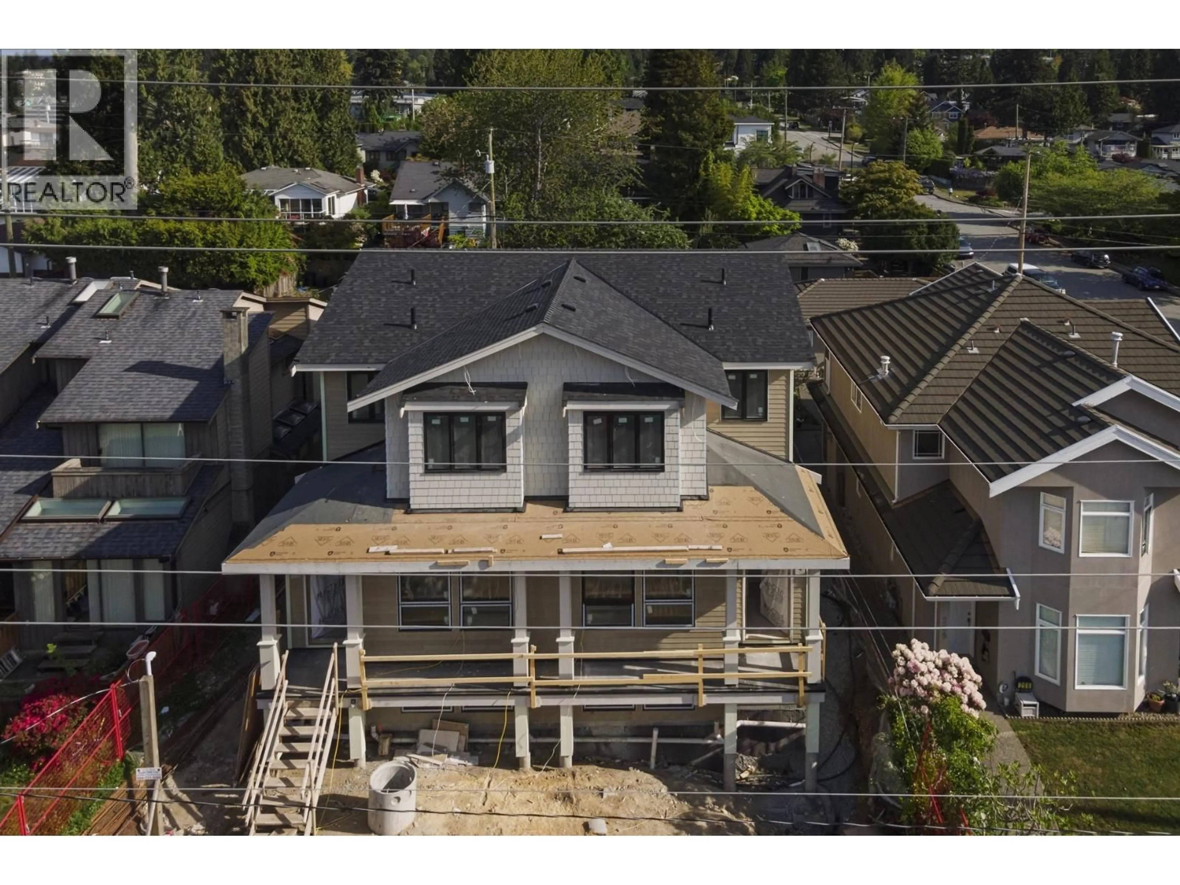 A pic from outside/outdoor area/front of a property/back of a property/a pic from drone, unknown for 258 21ST STREET, North Vancouver British Columbia V7L3B6
