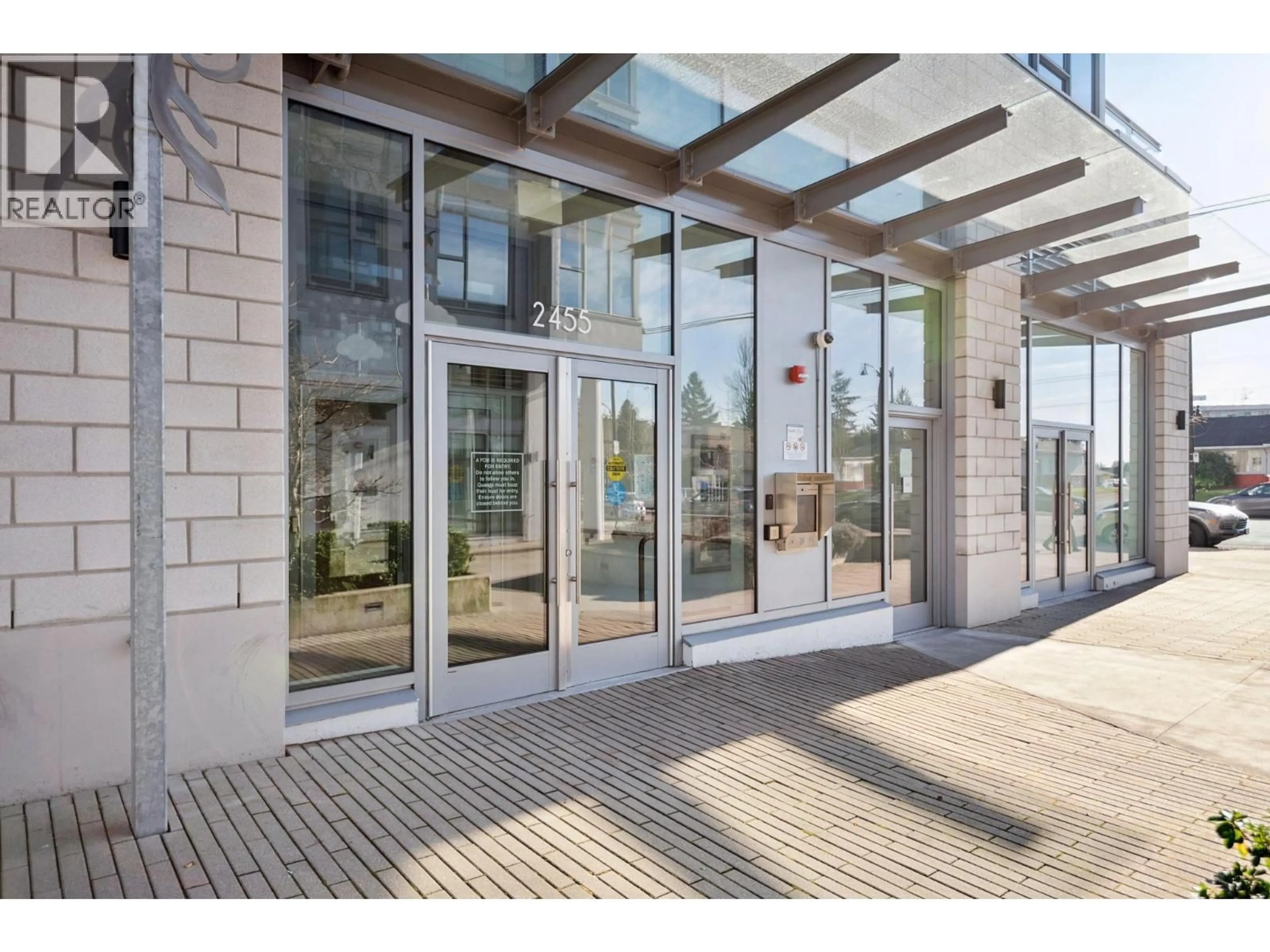 Indoor foyer for 302 - 2455 KINGSWAY, Vancouver British Columbia V5R5G8