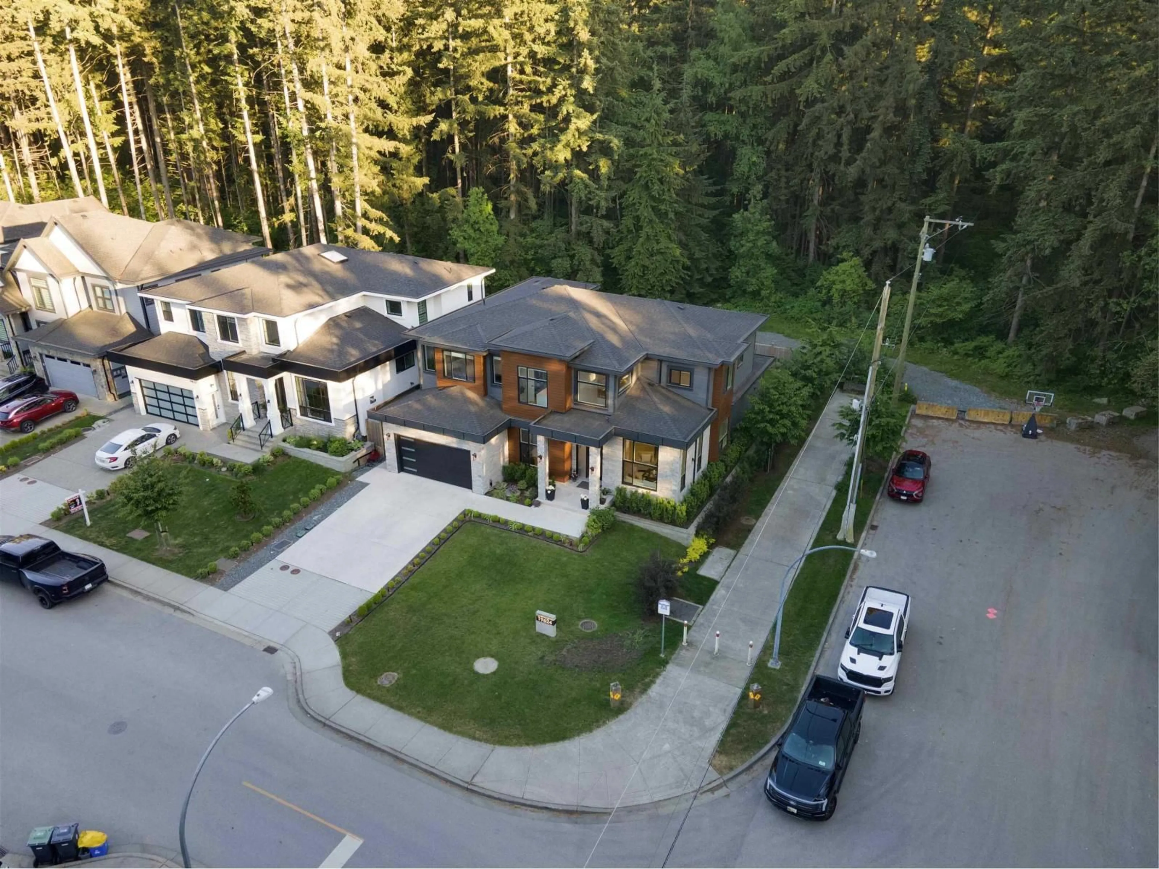 A pic from outside/outdoor area/front of a property/back of a property/a pic from drone, street for 19624 31A AVENUE, Langley British Columbia V2Z0B2