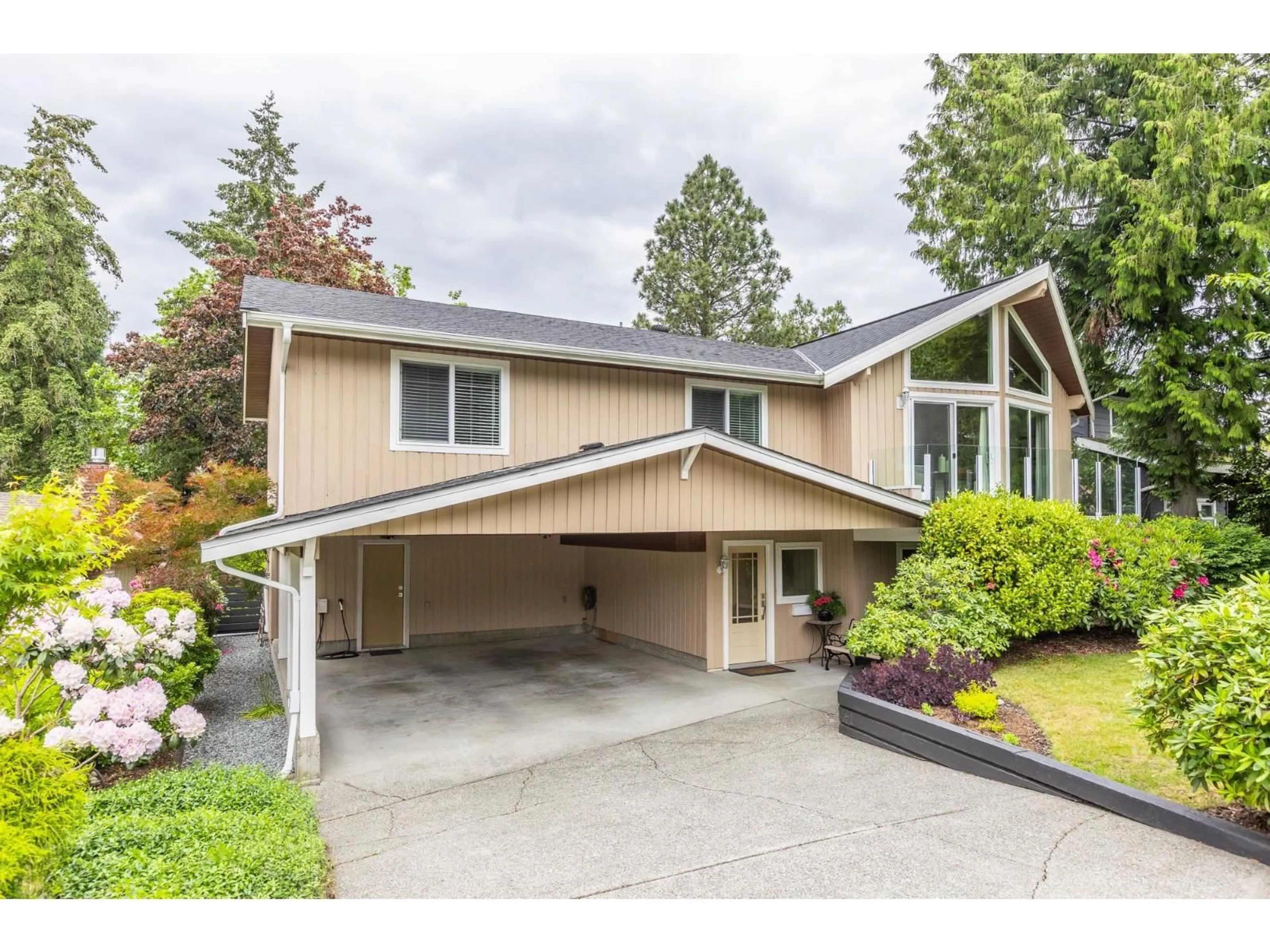 Home with vinyl exterior material, street for 11045 SOUTHRIDGE ROAD, Delta British Columbia V4E2M3