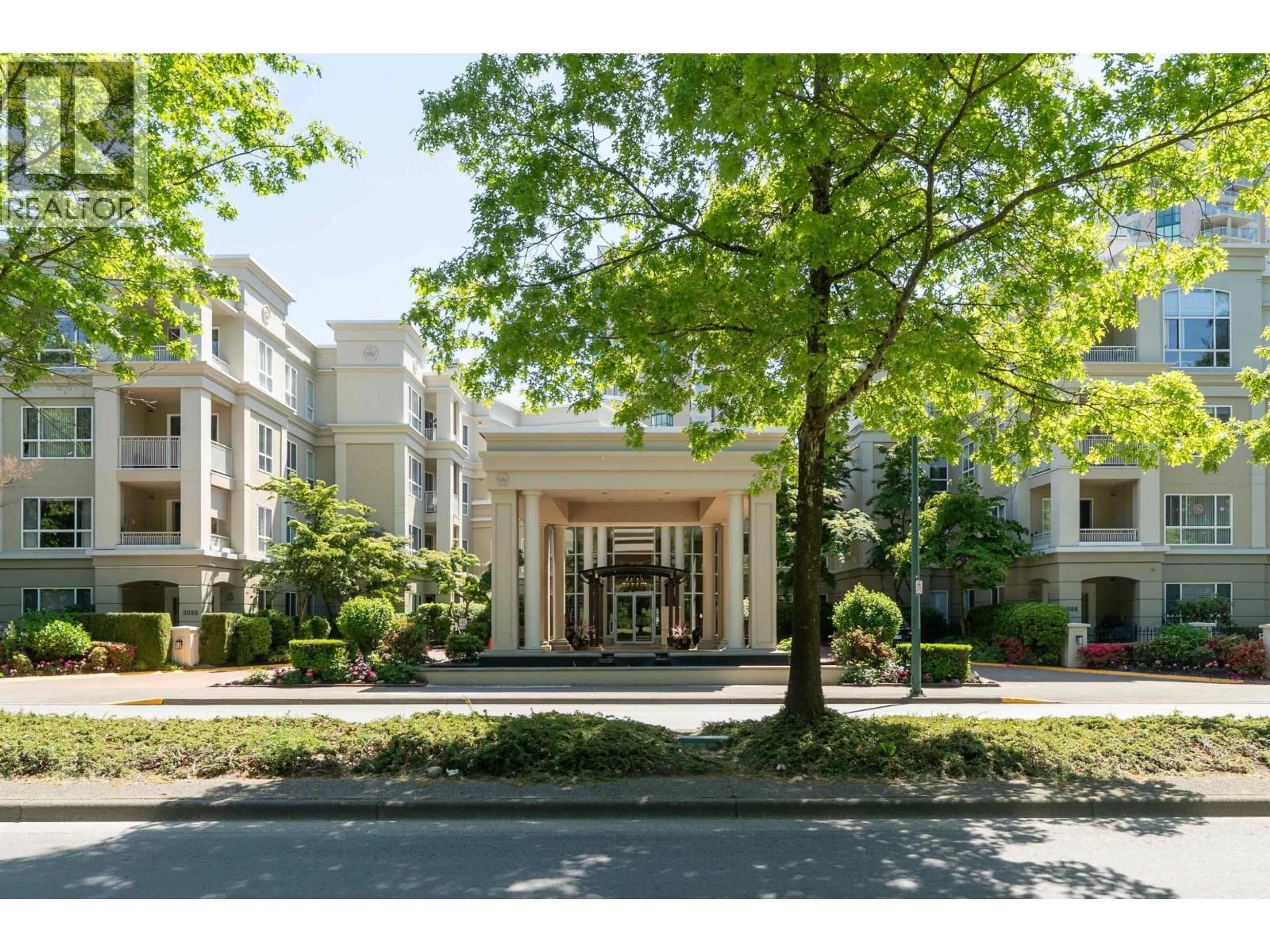 Indoor foyer for 229 - 3098 GUILDFORD WAY, Coquitlam British Columbia V3B7W8