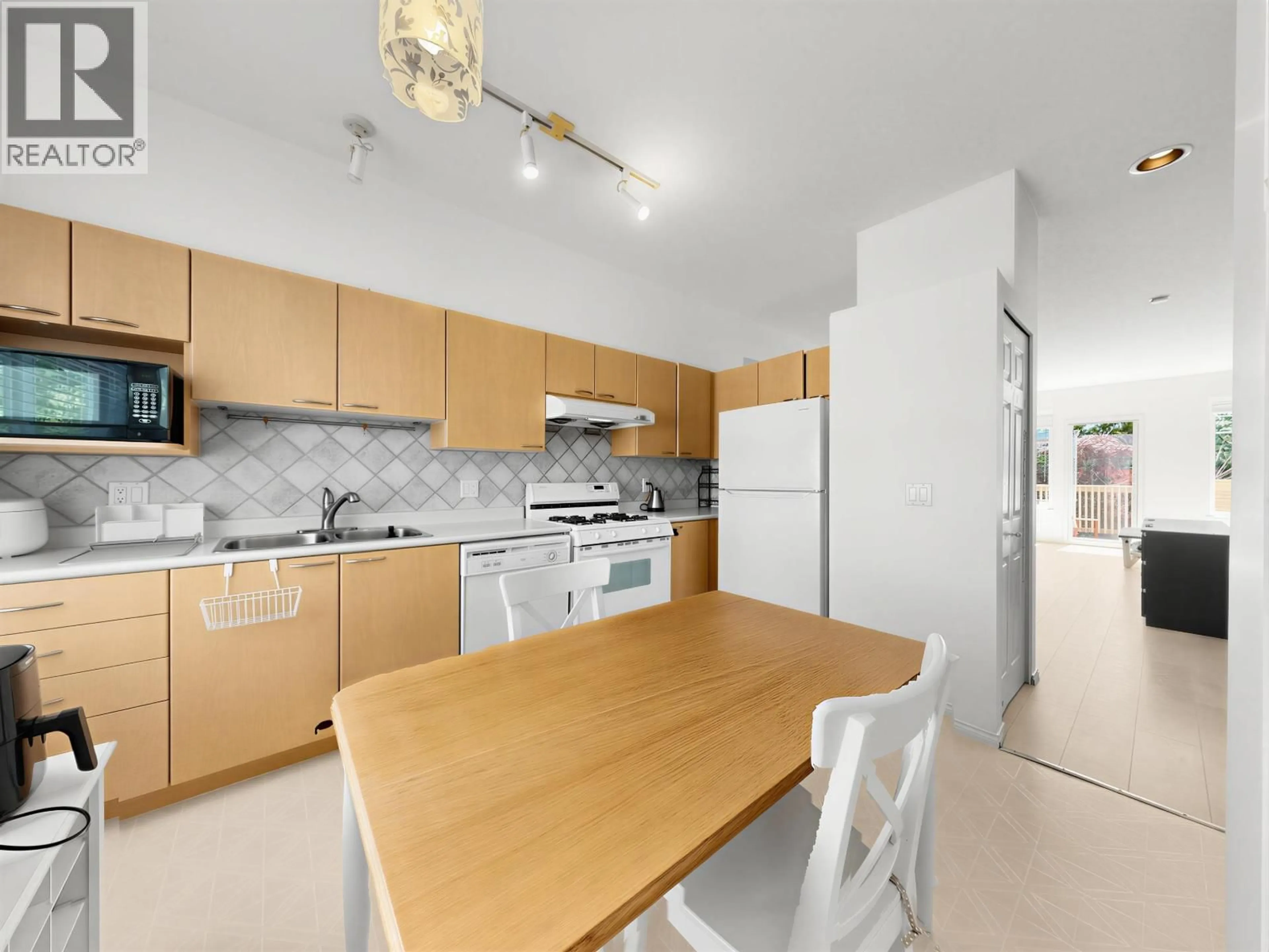 Standard kitchen, unknown for 61 - 3711 ROBSON COURT, Richmond British Columbia V7C5T8