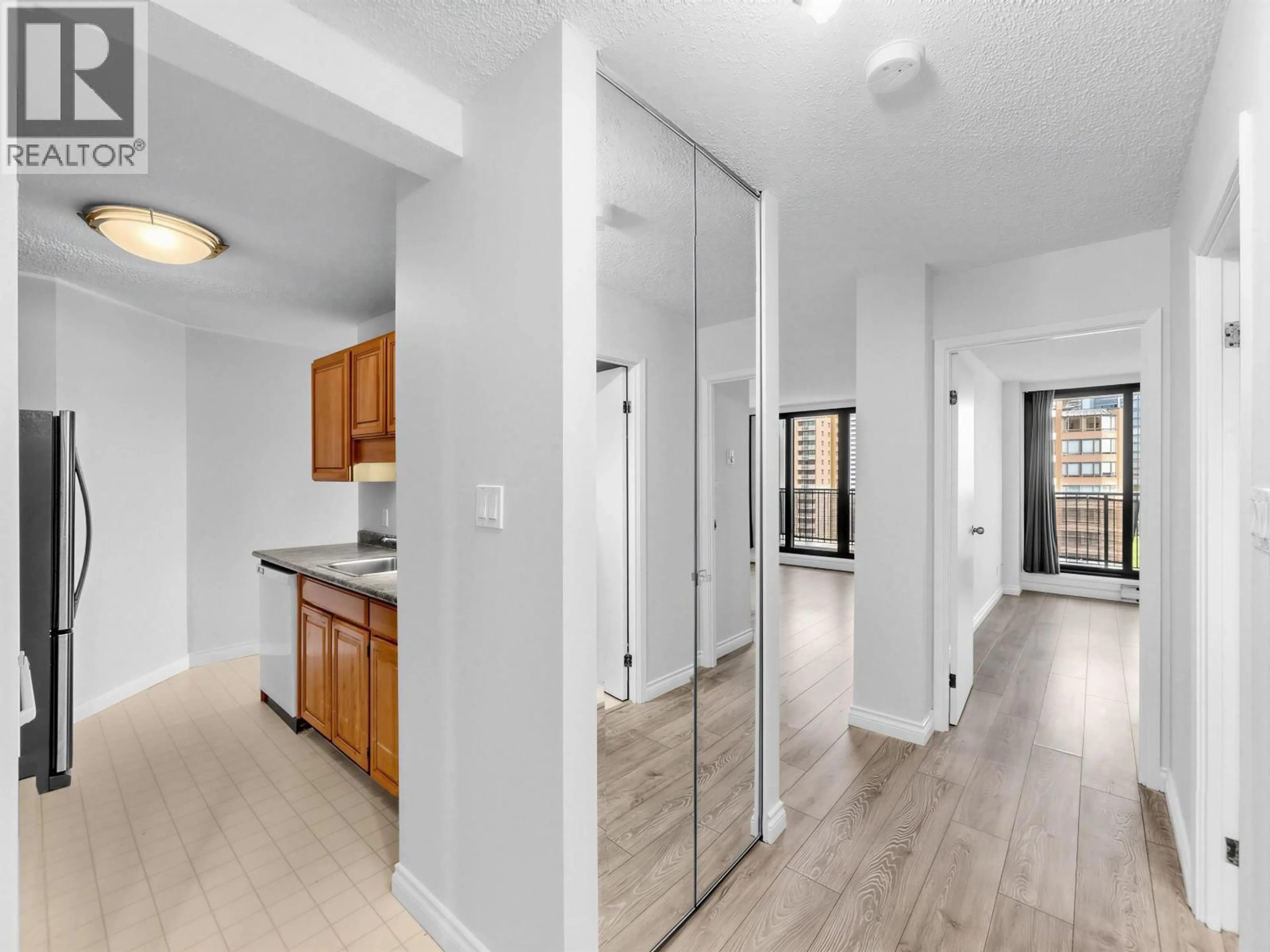 A pic of a room for 1403 - 6455 WILLINGDON AVENUE, Burnaby British Columbia V5H4E4