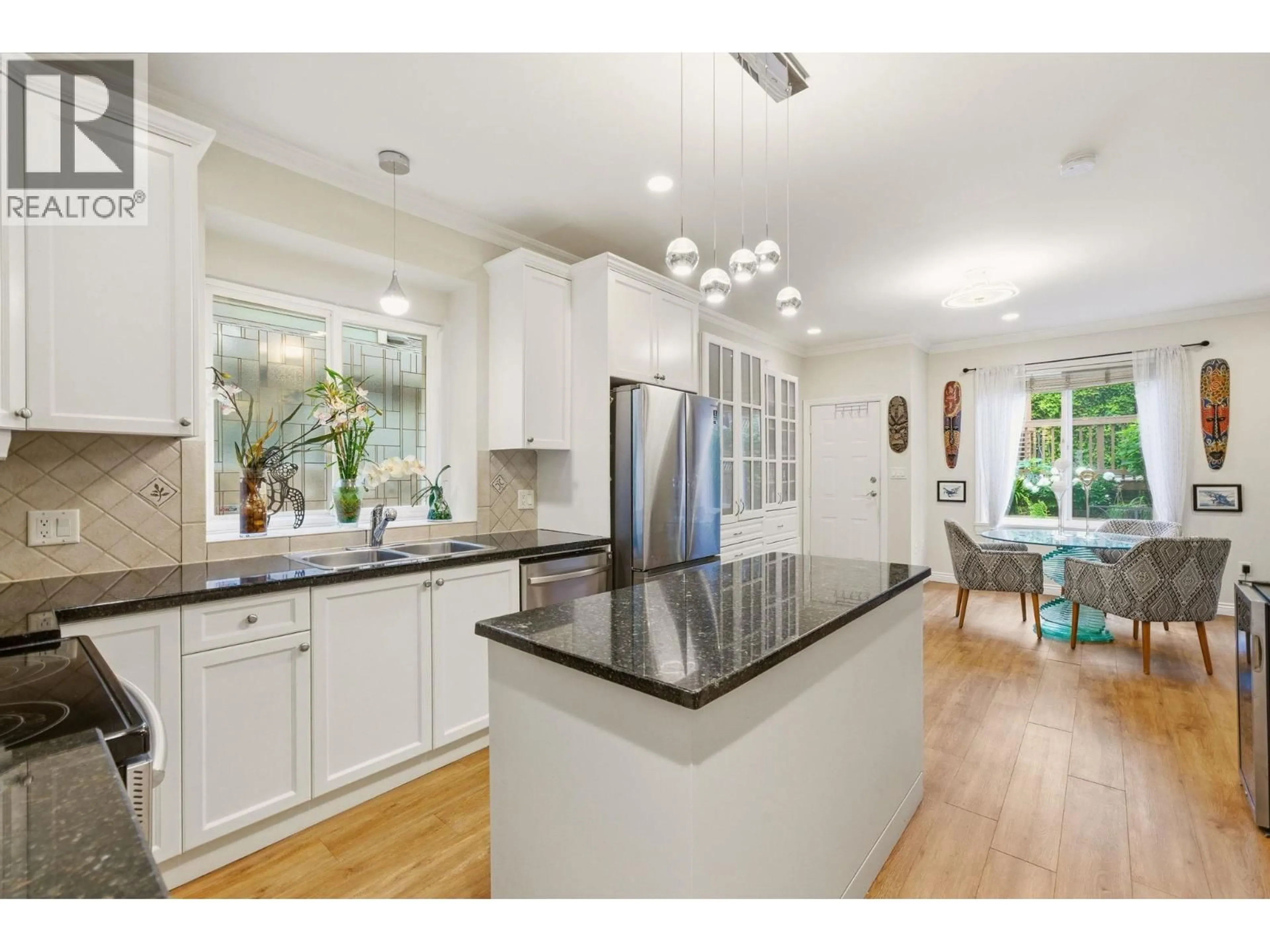 Open concept kitchen, ceramic/tile floor for 562 KEITH ROAD, North Vancouver British Columbia V7M1M4