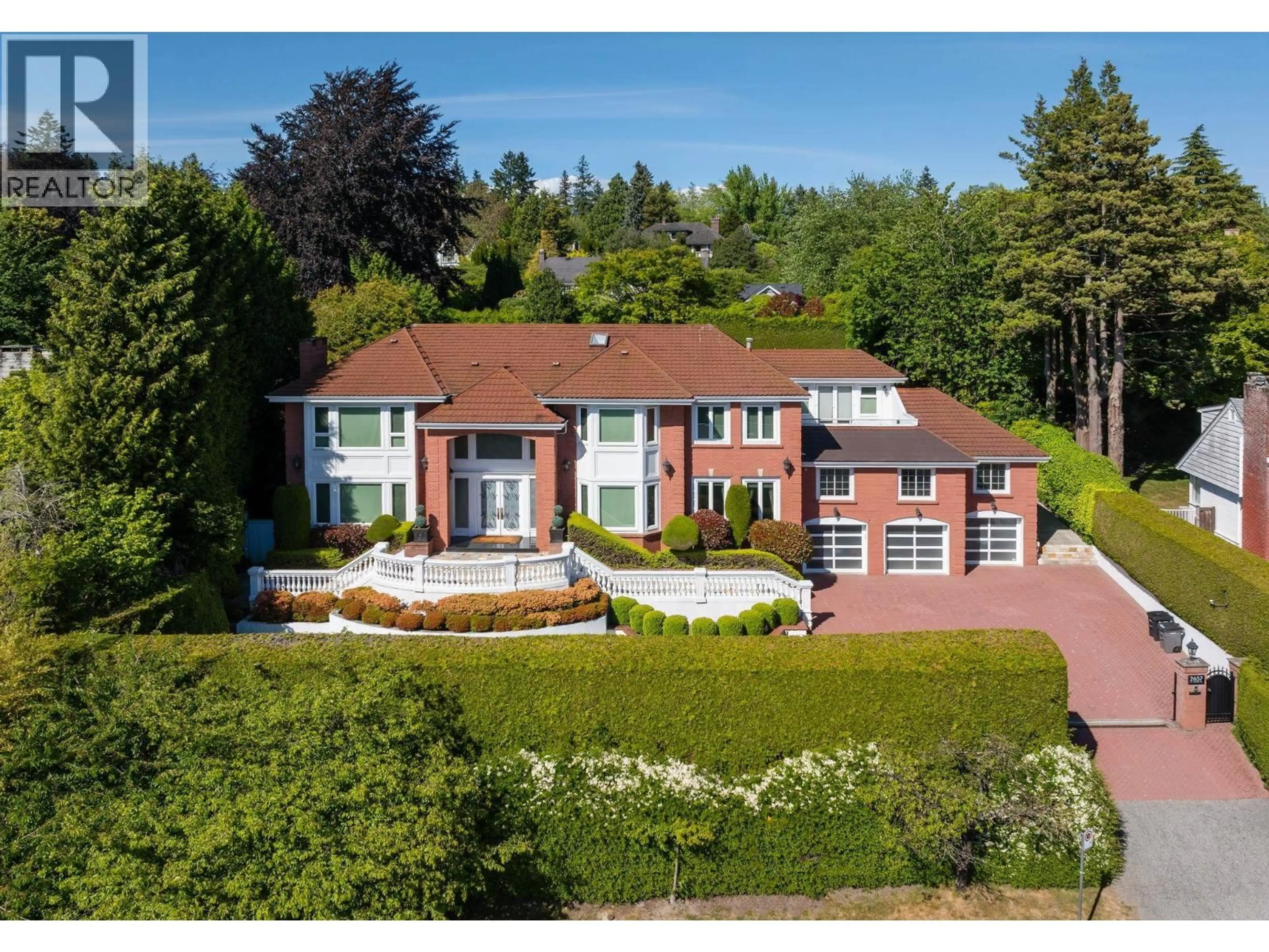 A pic from outside/outdoor area/front of a property/back of a property/a pic from drone, unknown for 2657 MARINE DRIVE, Vancouver British Columbia V6P6C4