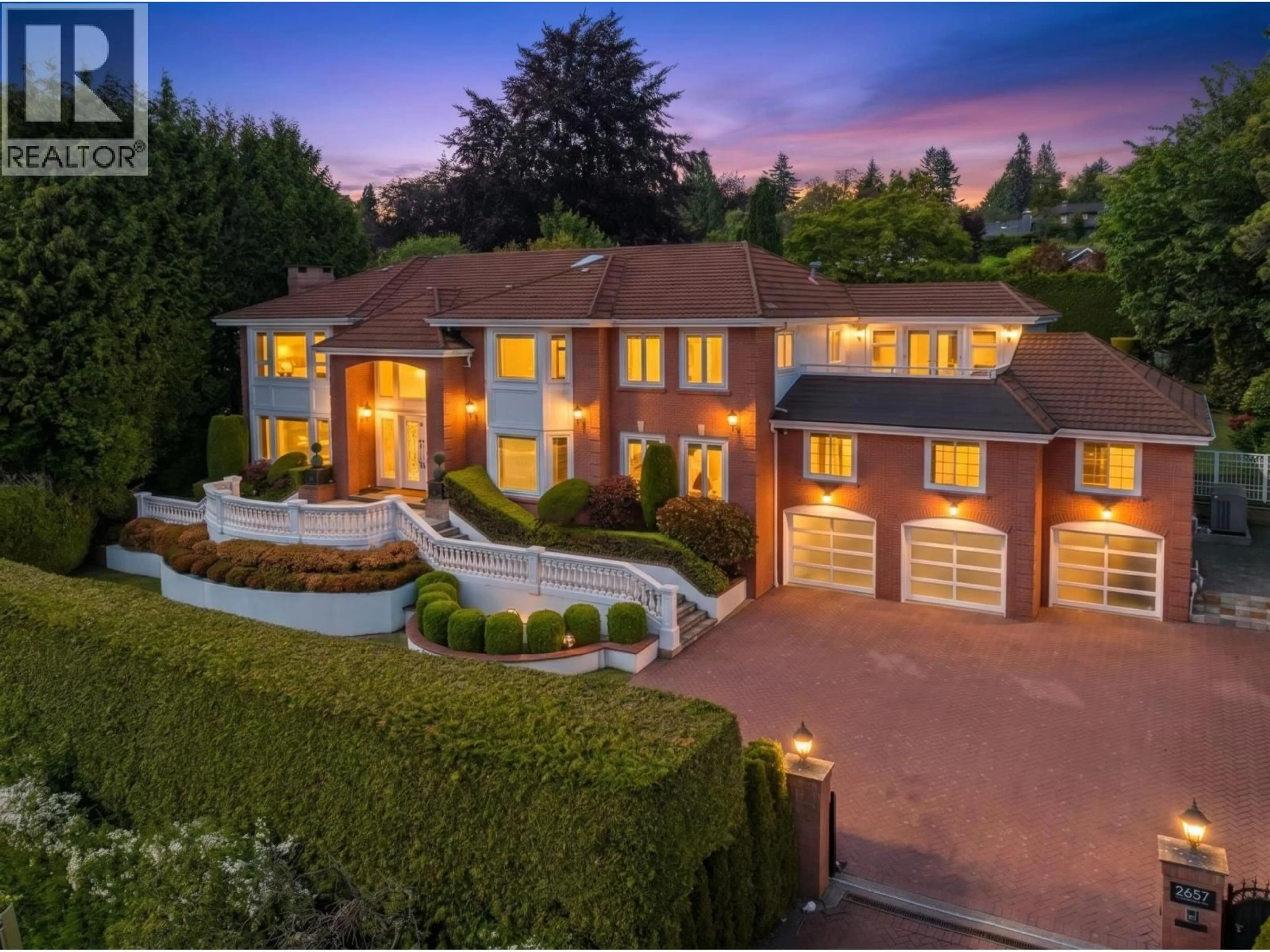 A pic from outside/outdoor area/front of a property/back of a property/a pic from drone, street for 2657 MARINE DRIVE, Vancouver British Columbia V6P6C4