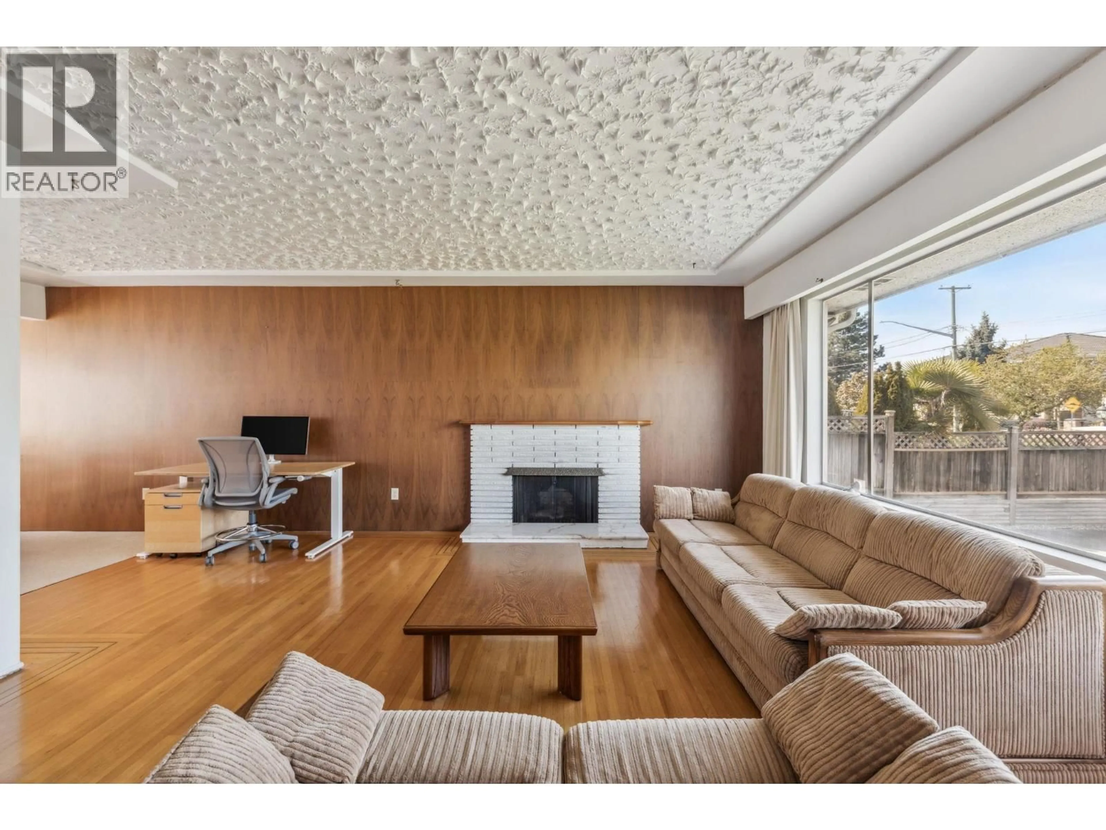 Living room with furniture, wood/laminate floor for 3780 BARMOND AVENUE, Richmond British Columbia V7E1A3