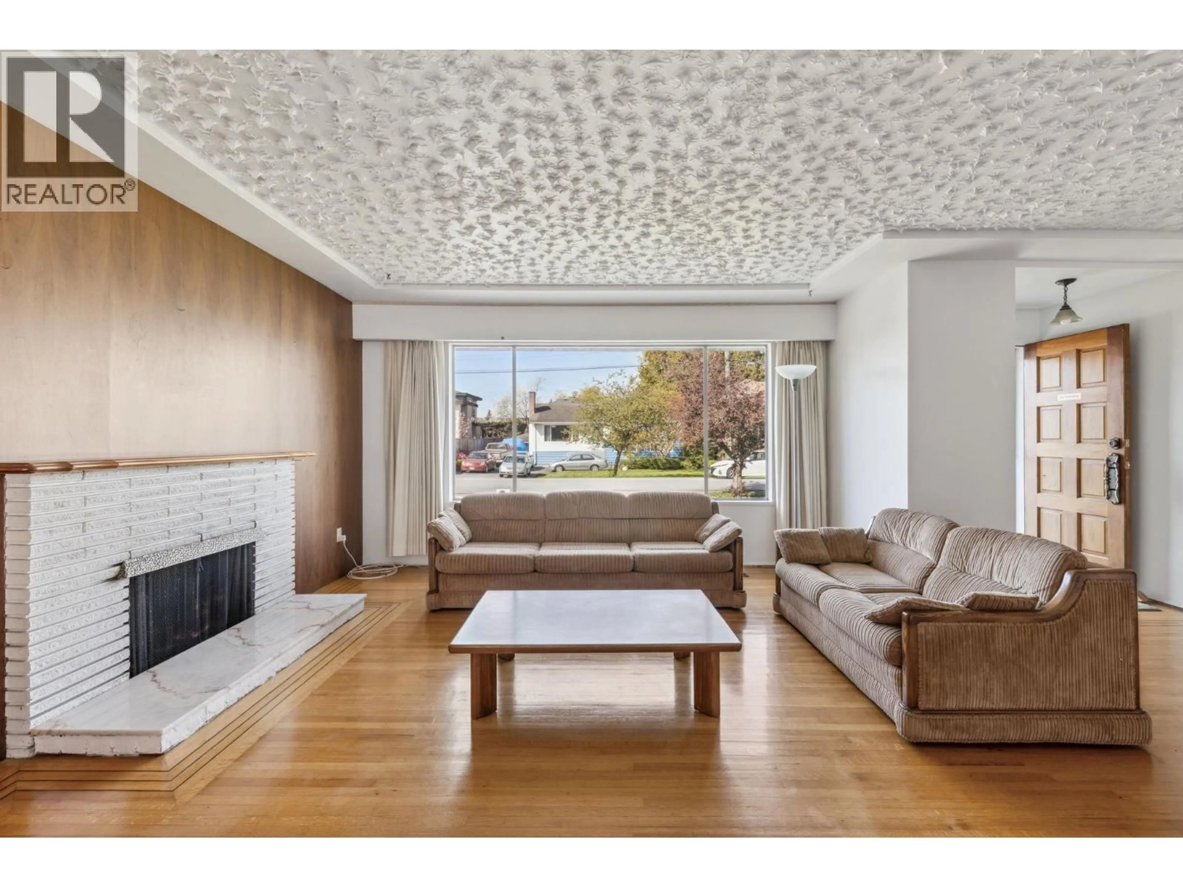 Living room with furniture, unknown for 3780 BARMOND AVENUE, Richmond British Columbia V7E1A3