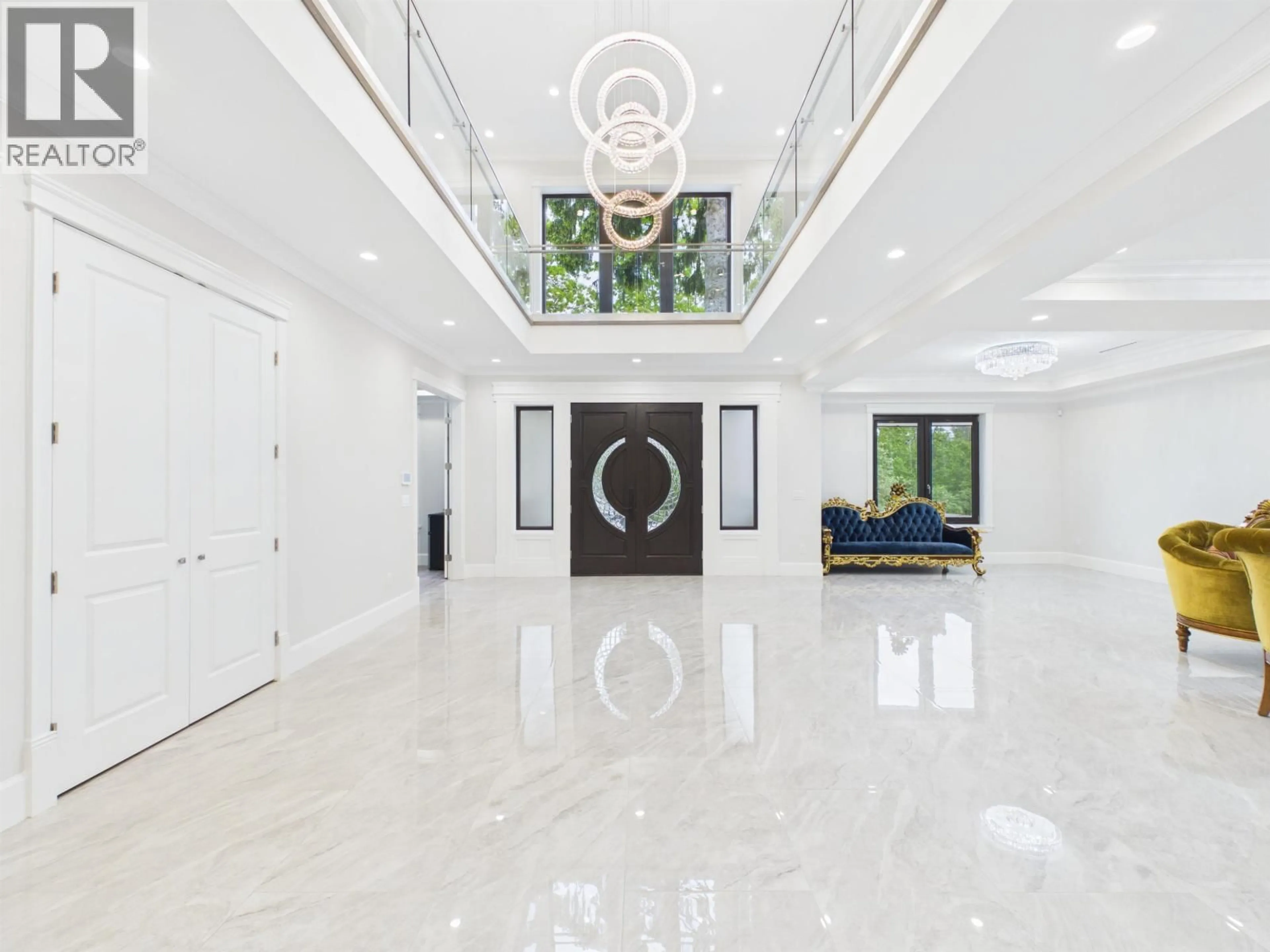 Indoor foyer for 1130 SMITH AVENUE, Coquitlam British Columbia V3J2X8