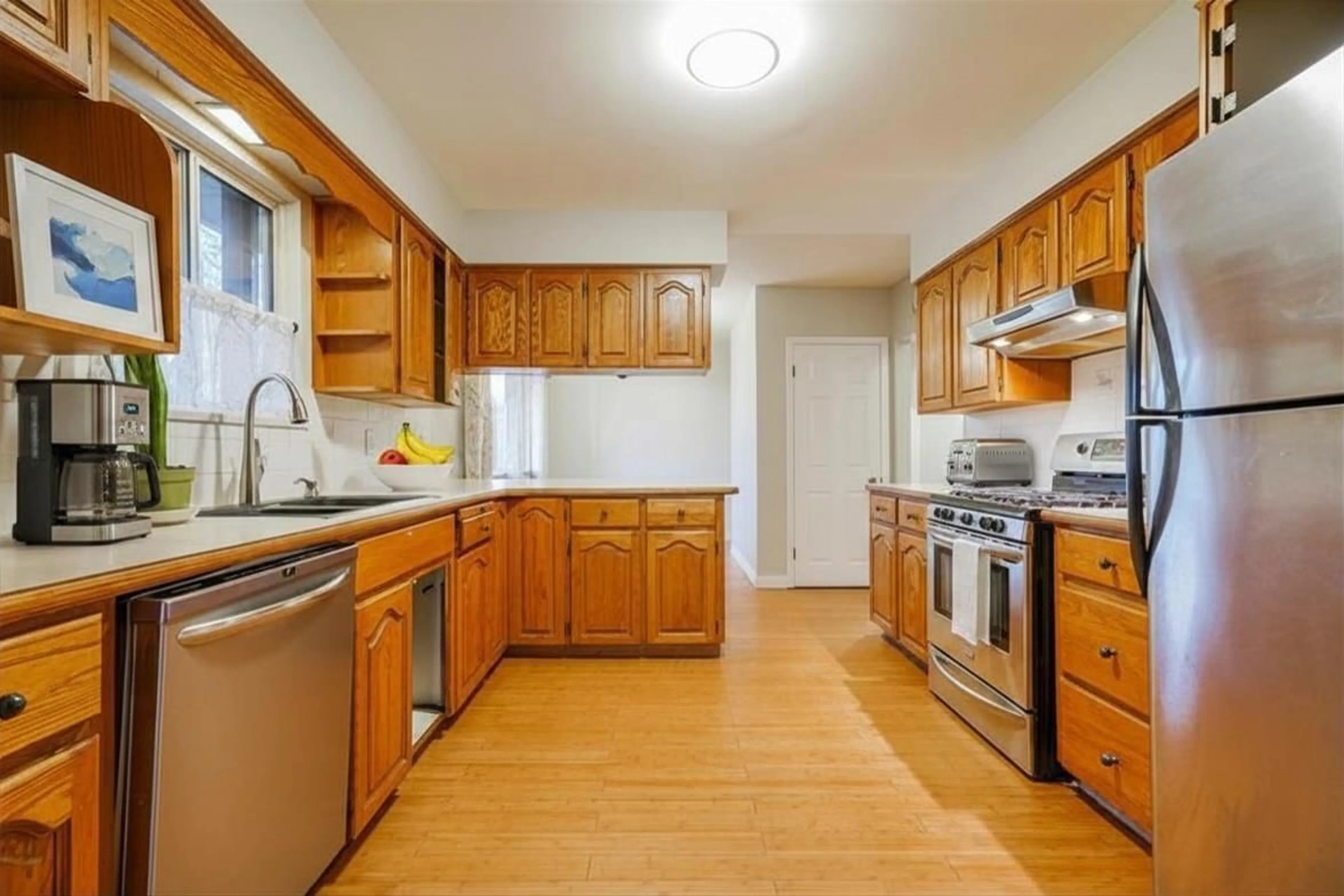 Standard kitchen, wood/laminate floor for 4286 186 STREET, Surrey British Columbia V3Z1B4