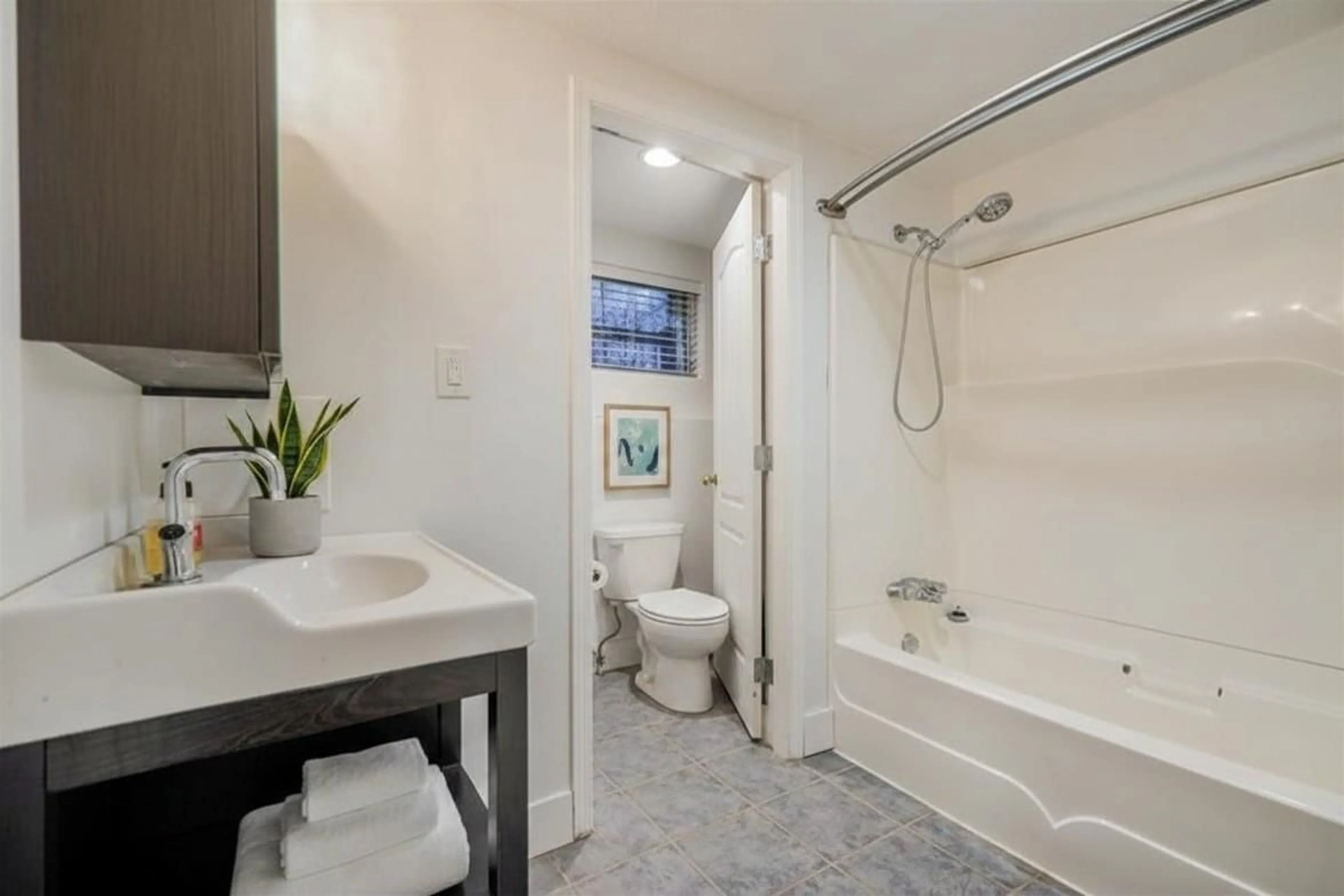 Standard bathroom, ceramic/tile floor for 4286 186 STREET, Surrey British Columbia V3Z1B4