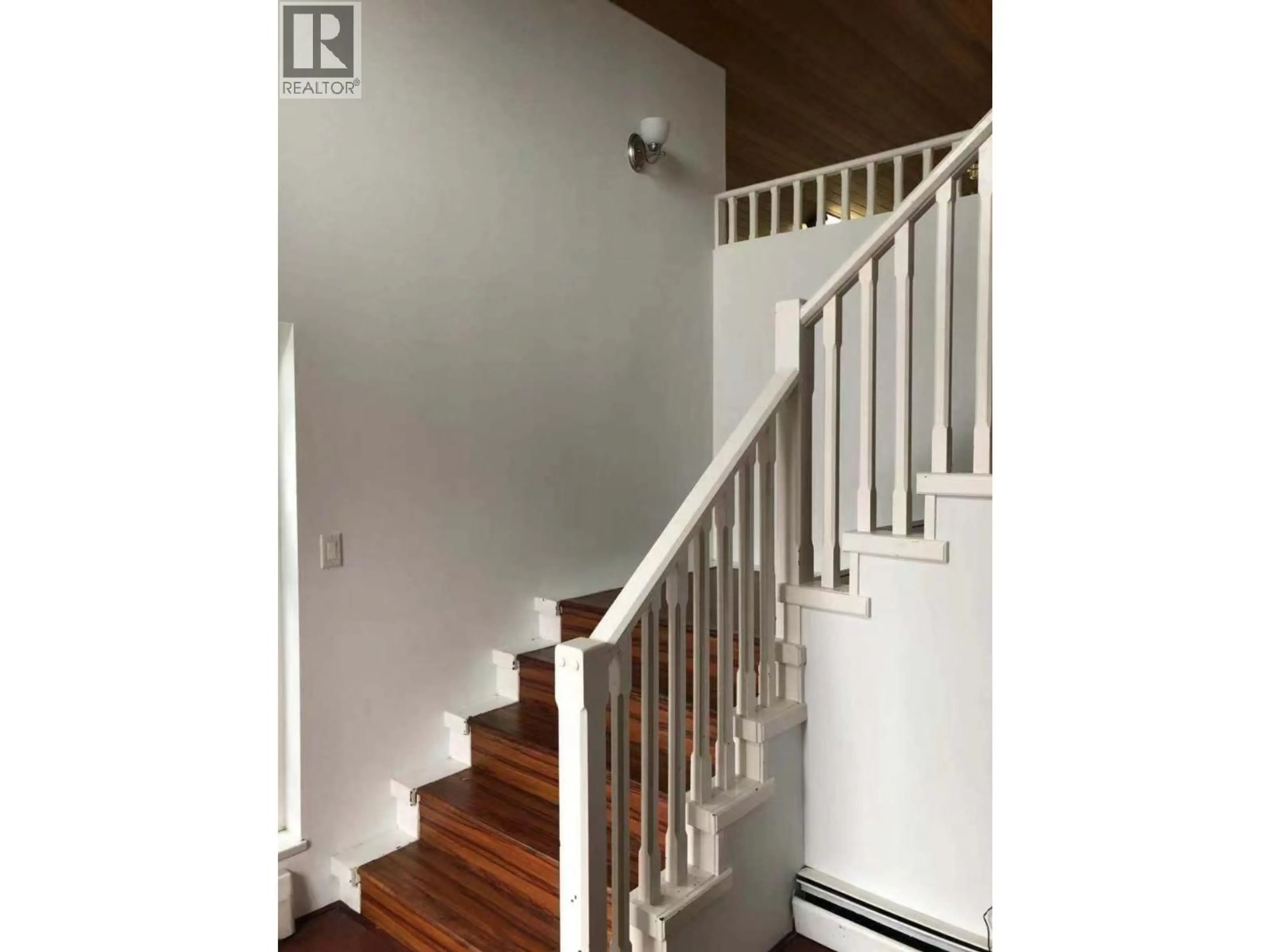 Stairs for 7868 ELWELL STREET, Burnaby British Columbia V5E1M2