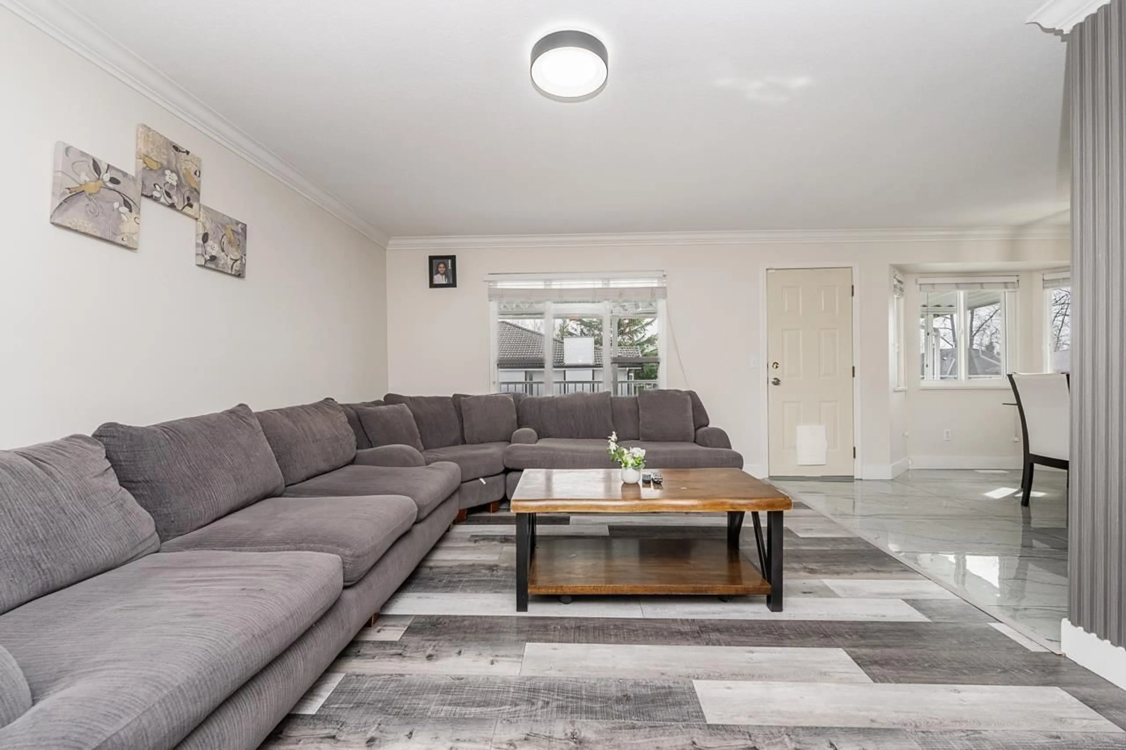 Living room with furniture, unknown for 31000 SIDONI AVENUE, Abbotsford British Columbia V2T5K1