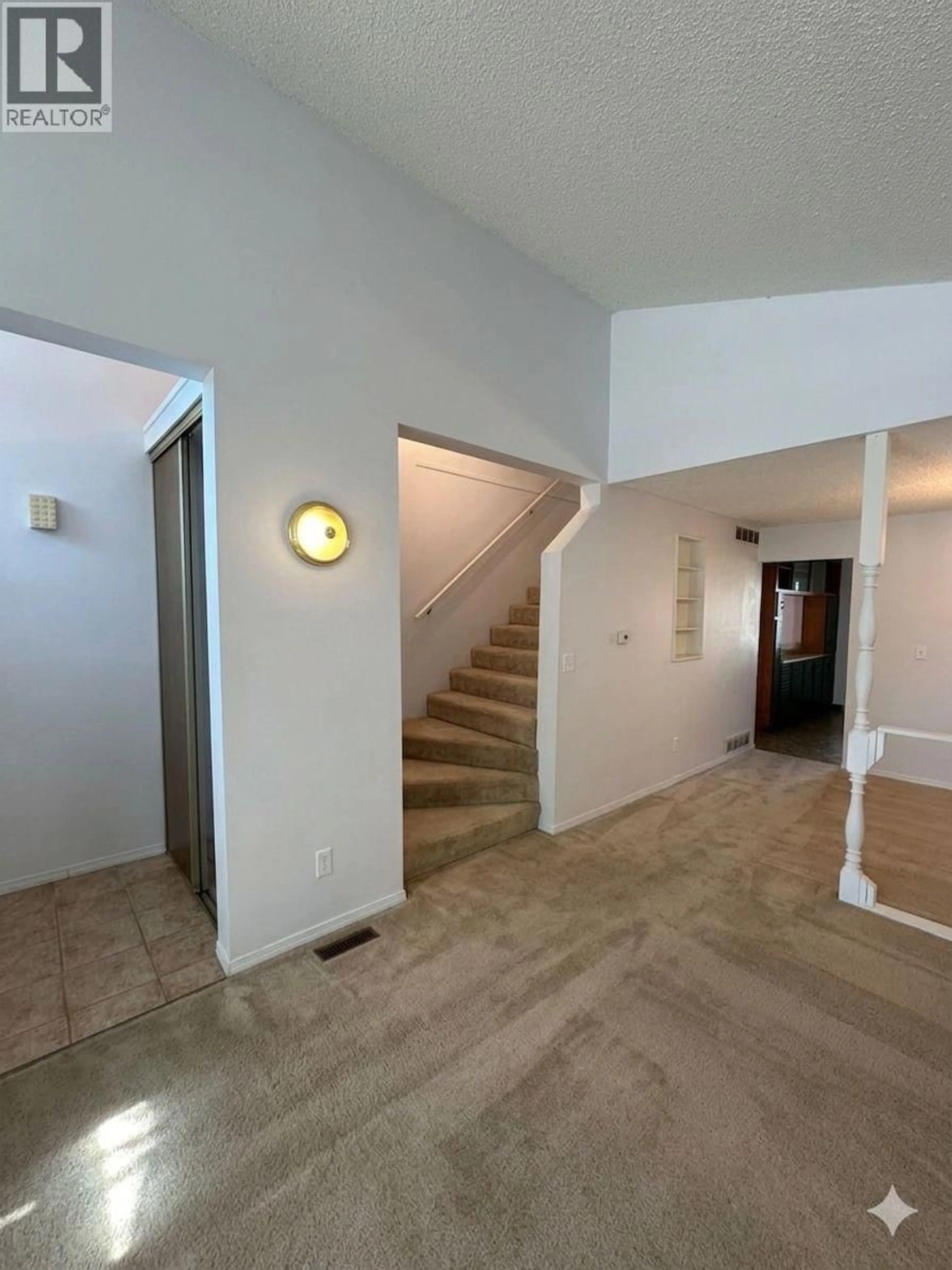 Indoor foyer for 1965 FLYNN CRESCENT, Coquitlam British Columbia V3E1W6