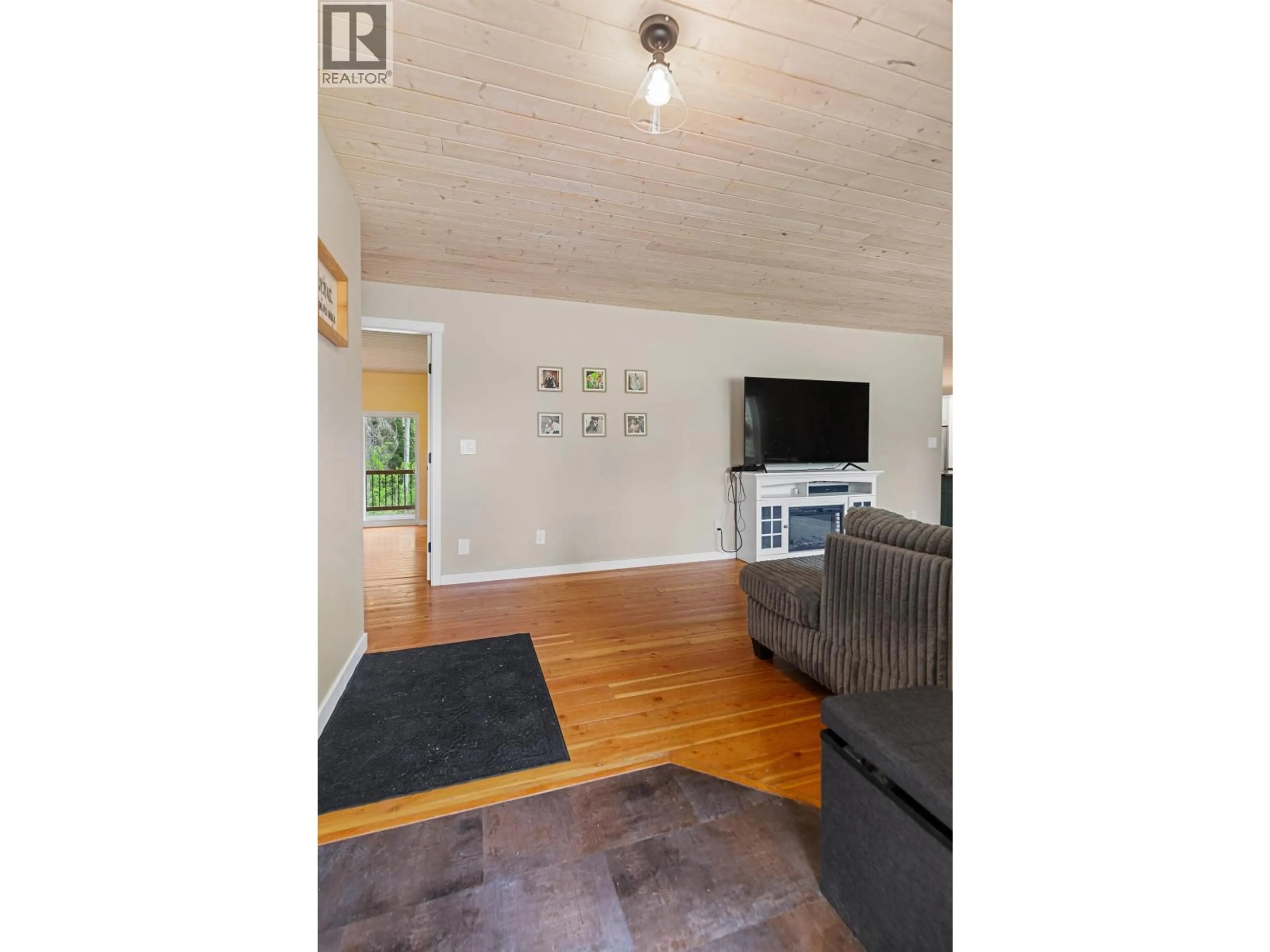 Living room with furniture, wood/laminate floor for 9490 EDNA ROAD, Prince George British Columbia V2K5L9