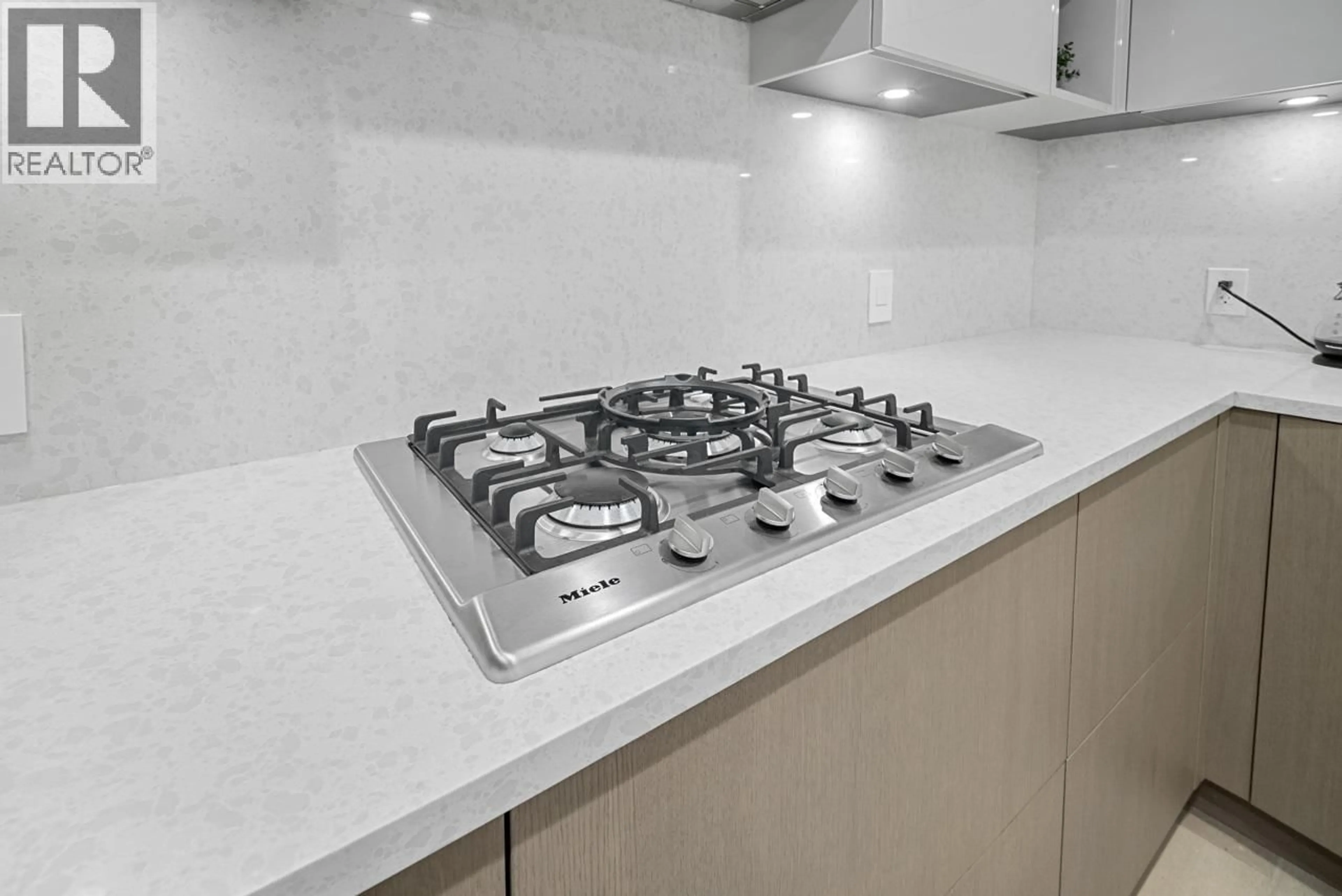 Standard kitchen, ceramic/tile floor for 303 - 469 KING EDWARD AVENUE, Vancouver British Columbia V5Y2J3