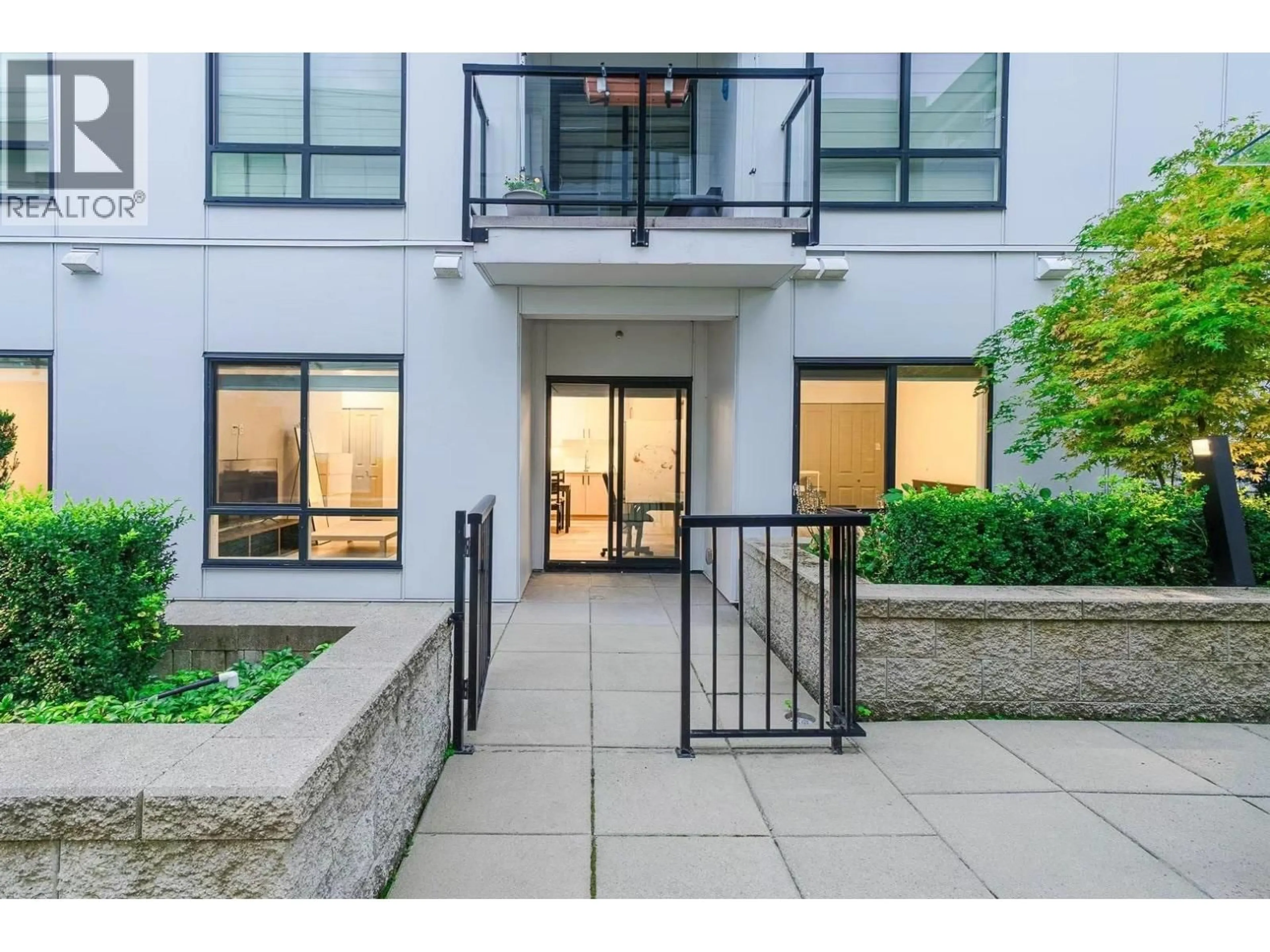 Unknown for 208 - 6968 ROYAL OAK AVENUE, Burnaby British Columbia V5J4J2