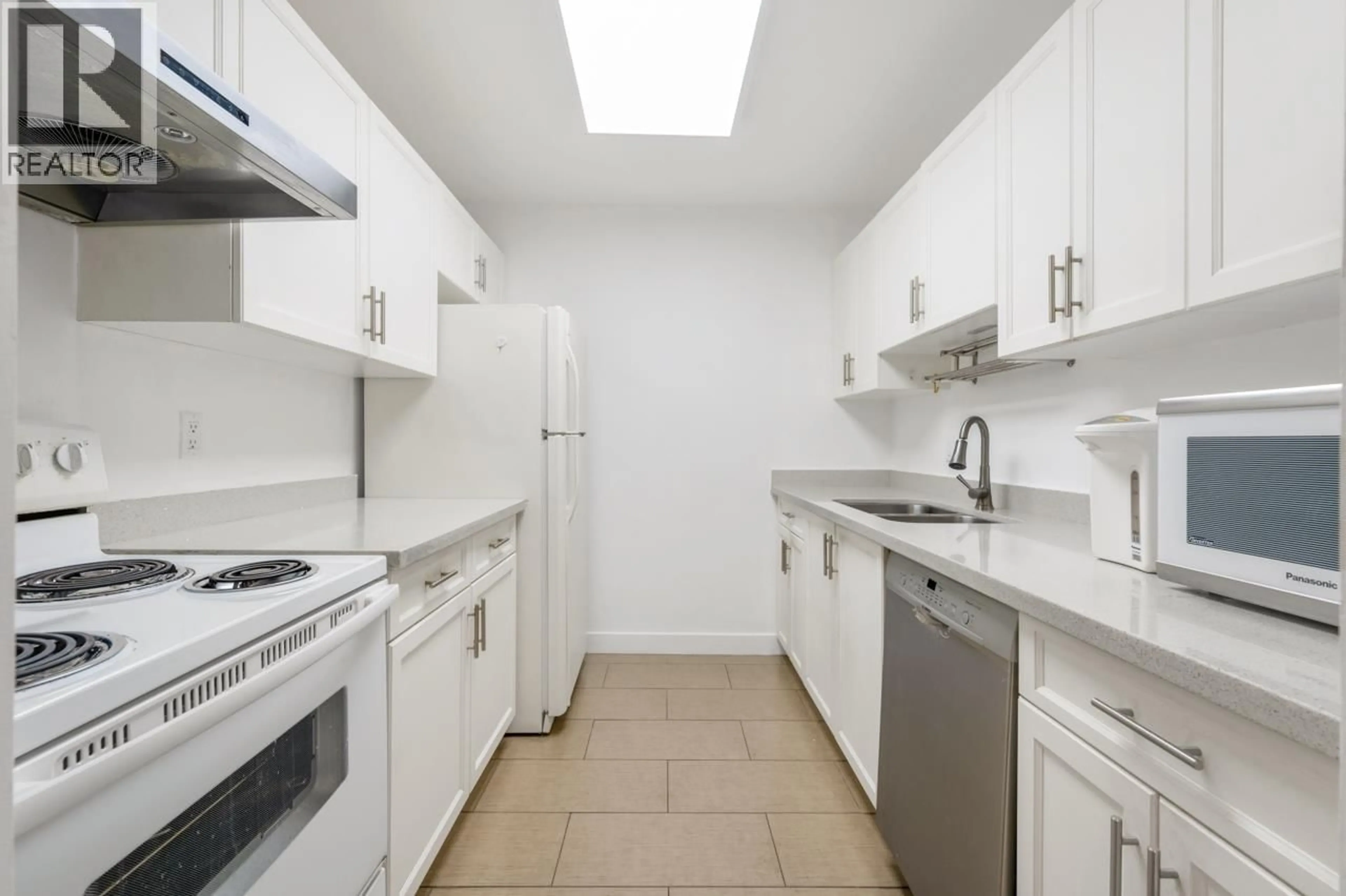 Standard kitchen, unknown for 901 - 7100 GILBERT ROAD, Richmond British Columbia V7C5C3