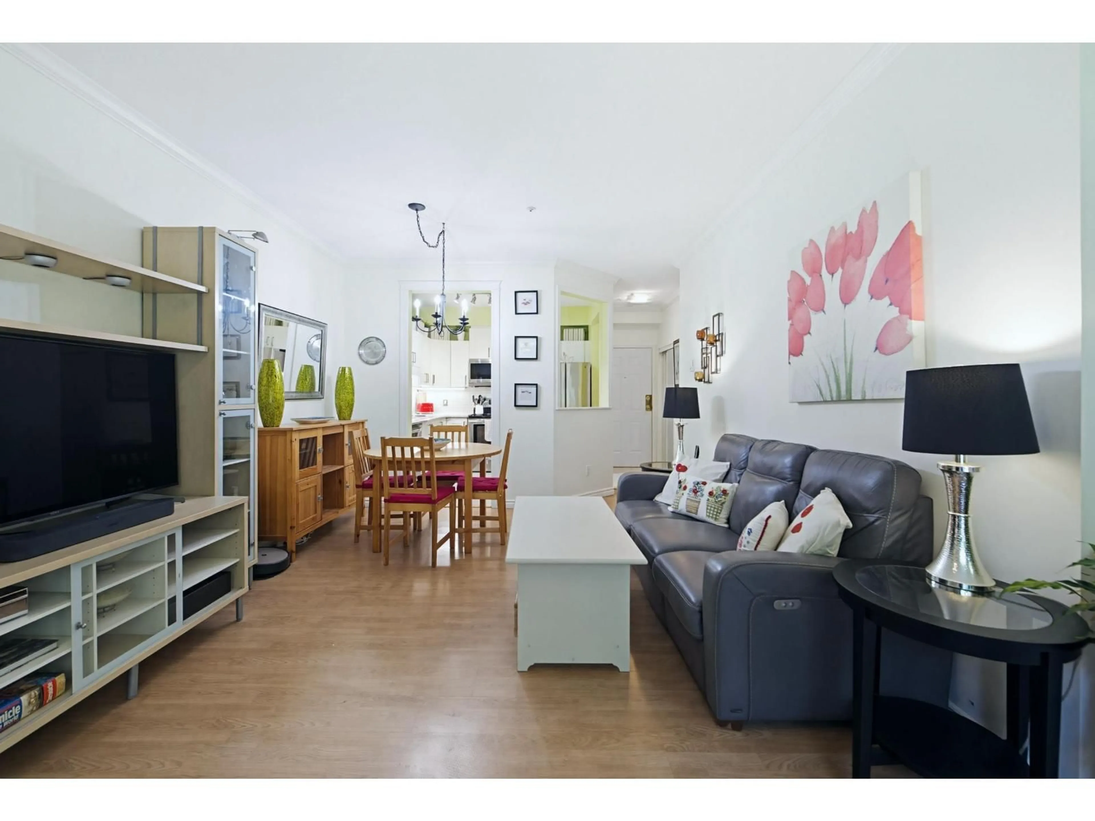Living room with furniture, wood/laminate floor for 103 - 12739 72 AVENUE, Surrey British Columbia V3W2M7