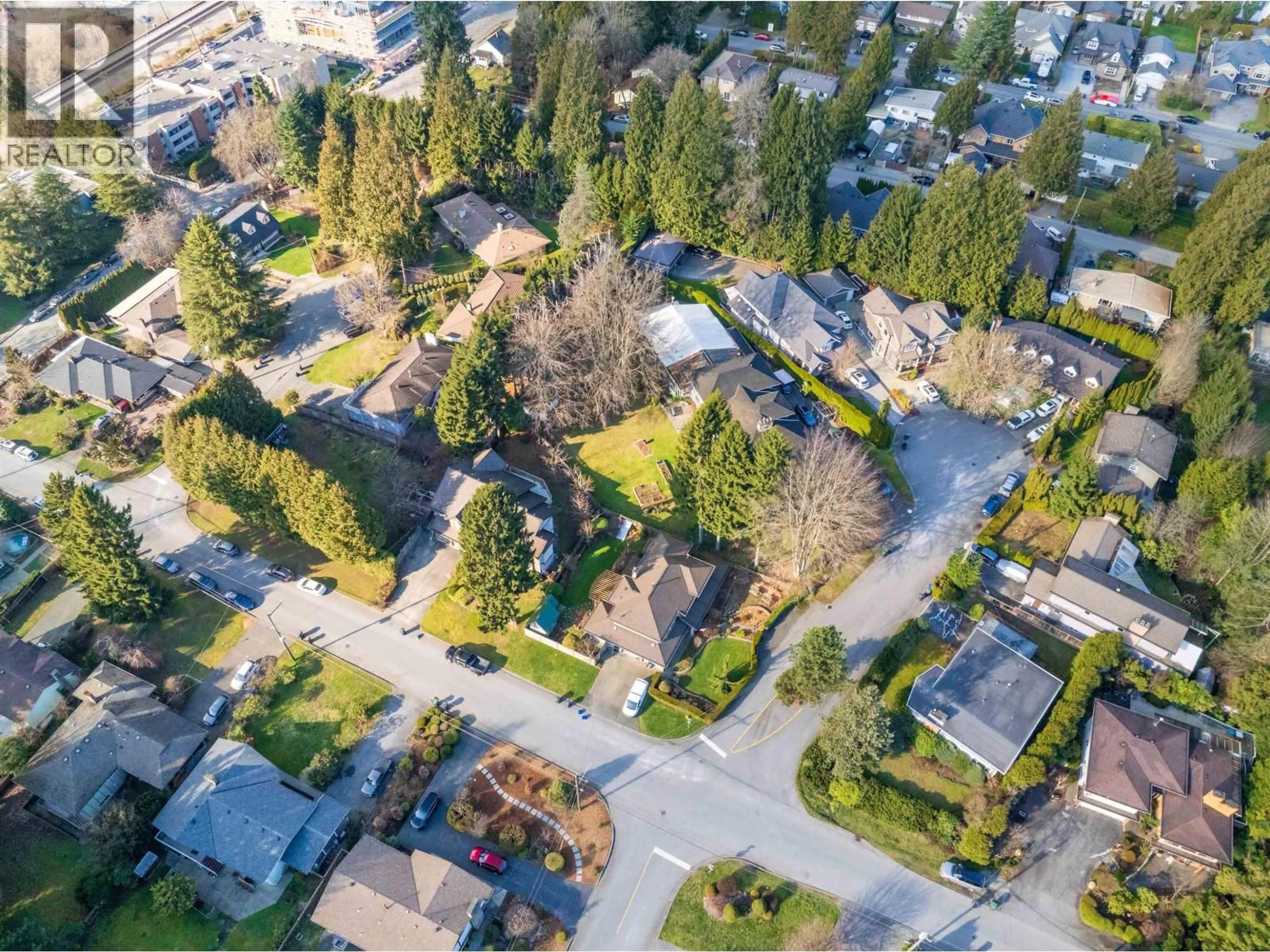 A pic from outside/outdoor area/front of a property/back of a property/a pic from drone, street for 529 PERTH AVENUE, Coquitlam British Columbia V3J7V1
