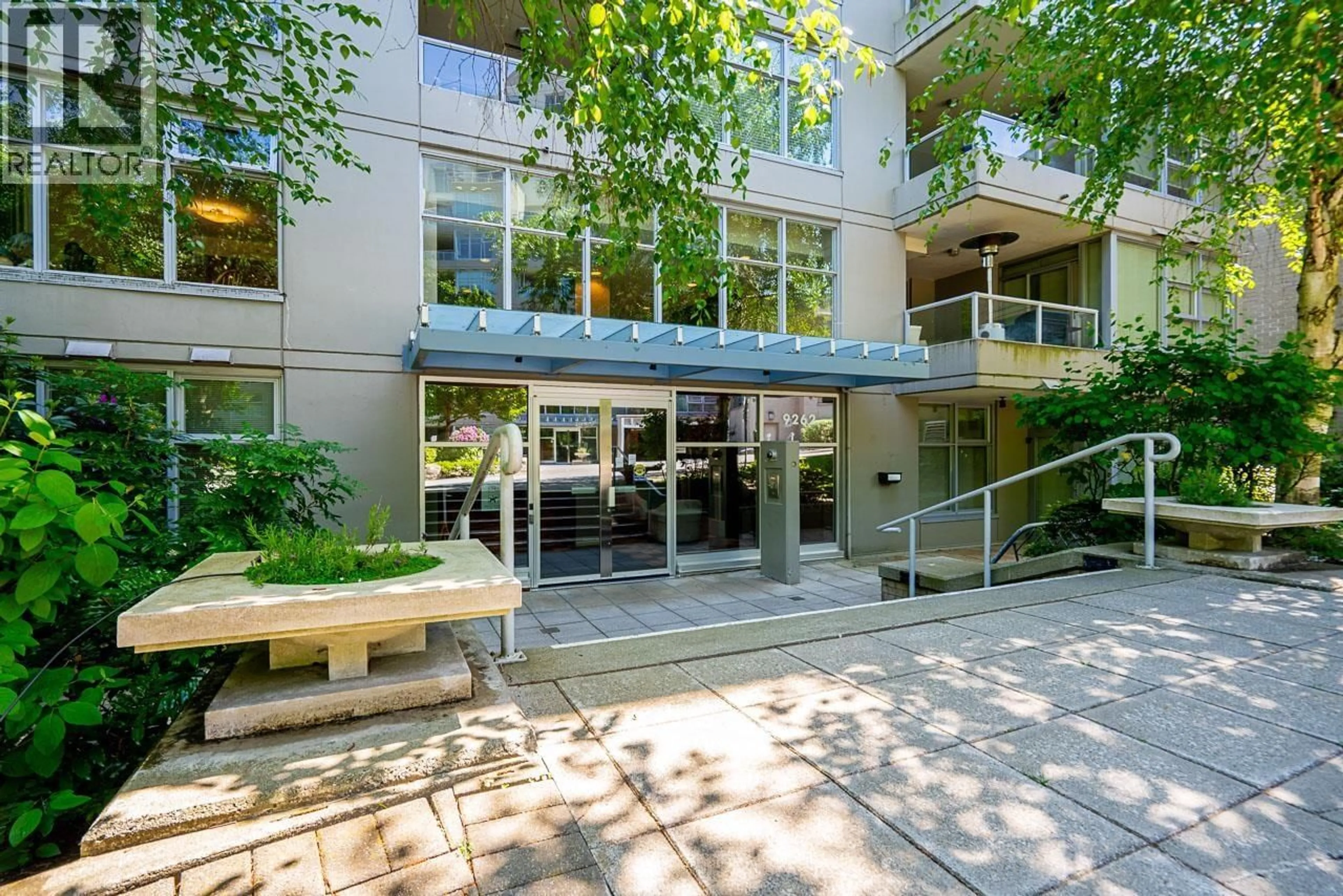 Indoor foyer for 204 - 9262 UNIVERSITY CRESCENT, Burnaby British Columbia V5A0A4