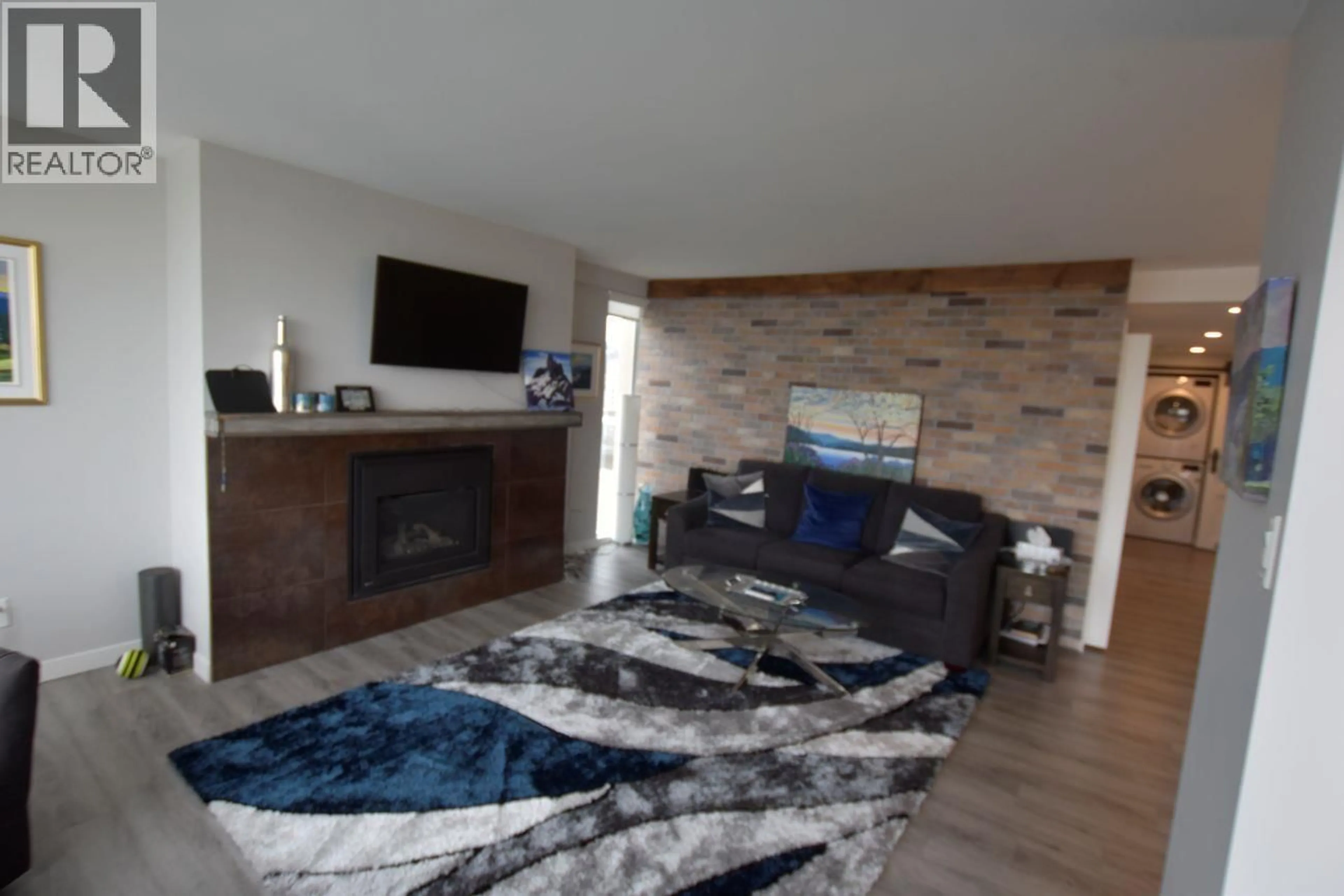 Living room with furniture, unknown for 1606 - 1045 QUAYSIDE DRIVE, New Westminster British Columbia V3M6C9