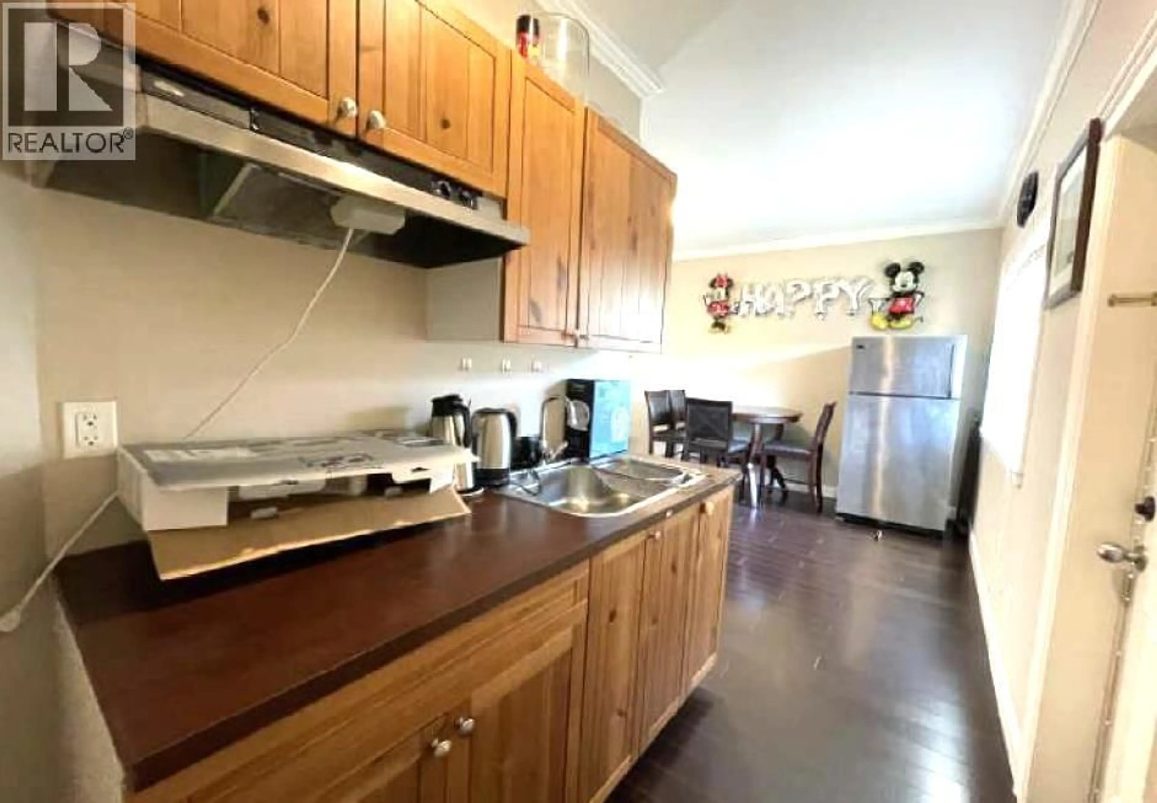Standard kitchen, unknown for 4675 BUXTON COURT, Burnaby British Columbia V5H1J1