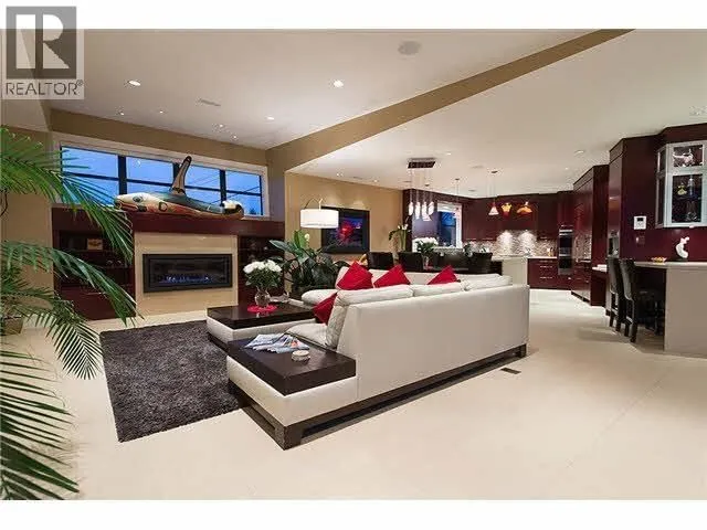 944 BEACONSFIELD ROAD, North Vancouver 2