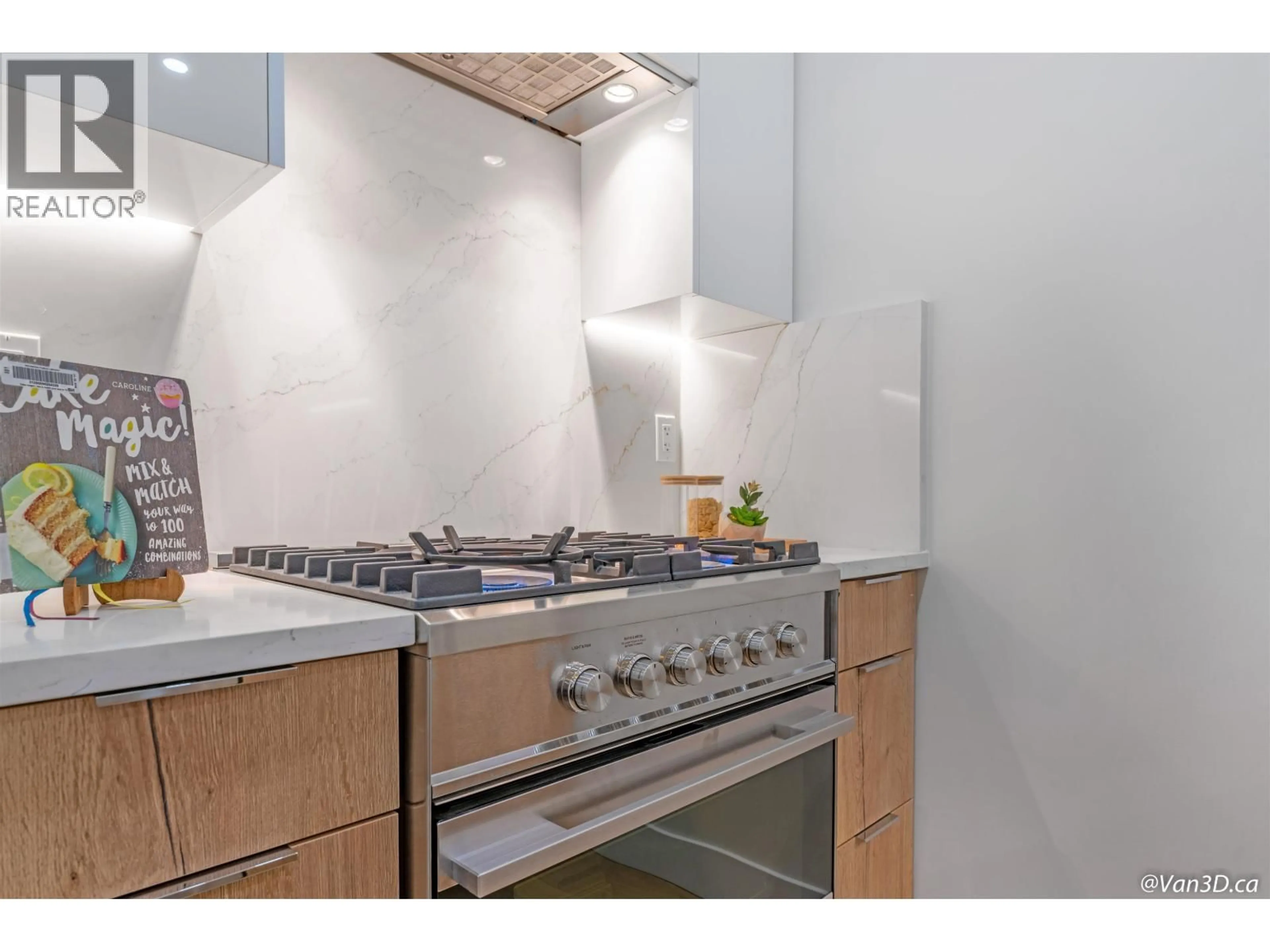 Standard kitchen, unknown for 2 - 369 16TH AVENUE, Vancouver British Columbia V5T2T7
