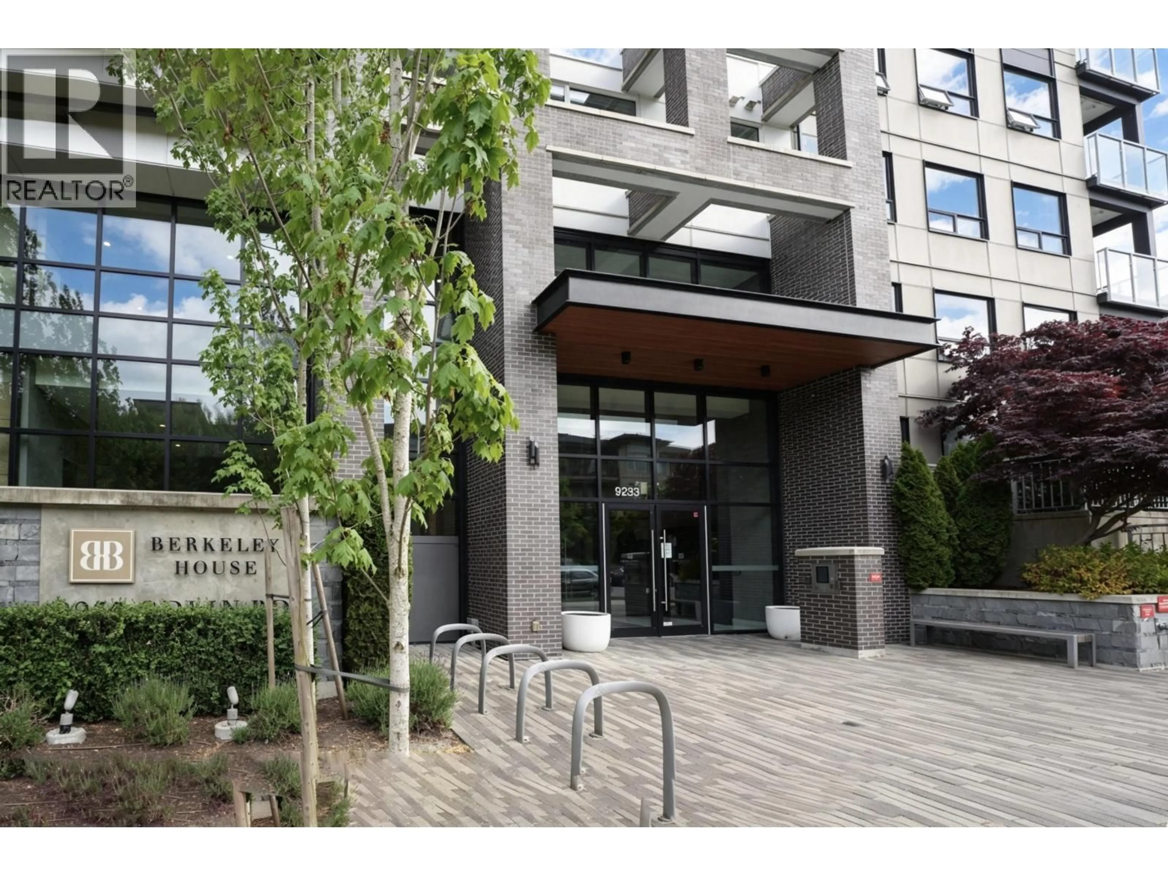 Indoor foyer for 107 - 9233 ODLIN ROAD, Richmond British Columbia V6X0V4