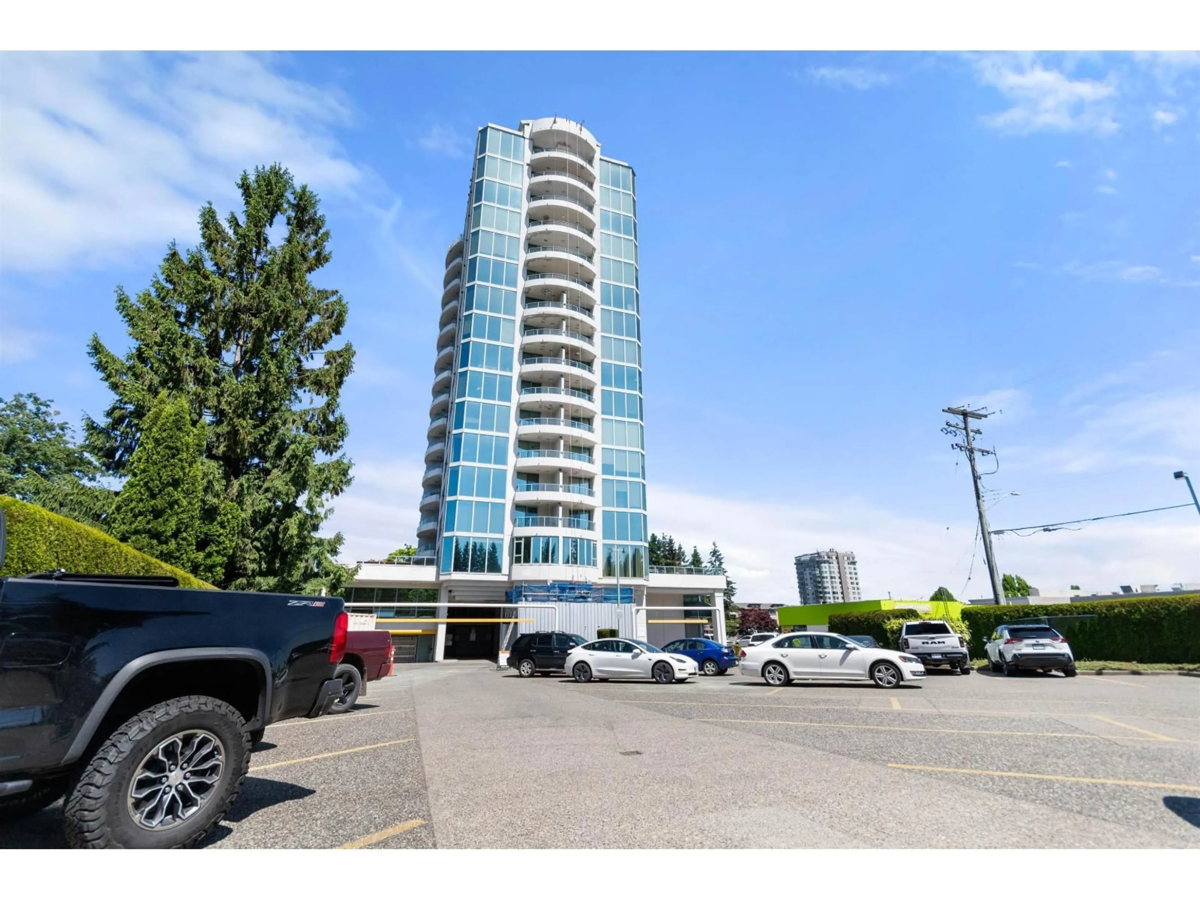 Indoor foyer for 501 - 32330 SOUTH FRASER WAY, Abbotsford British Columbia V2T1X1