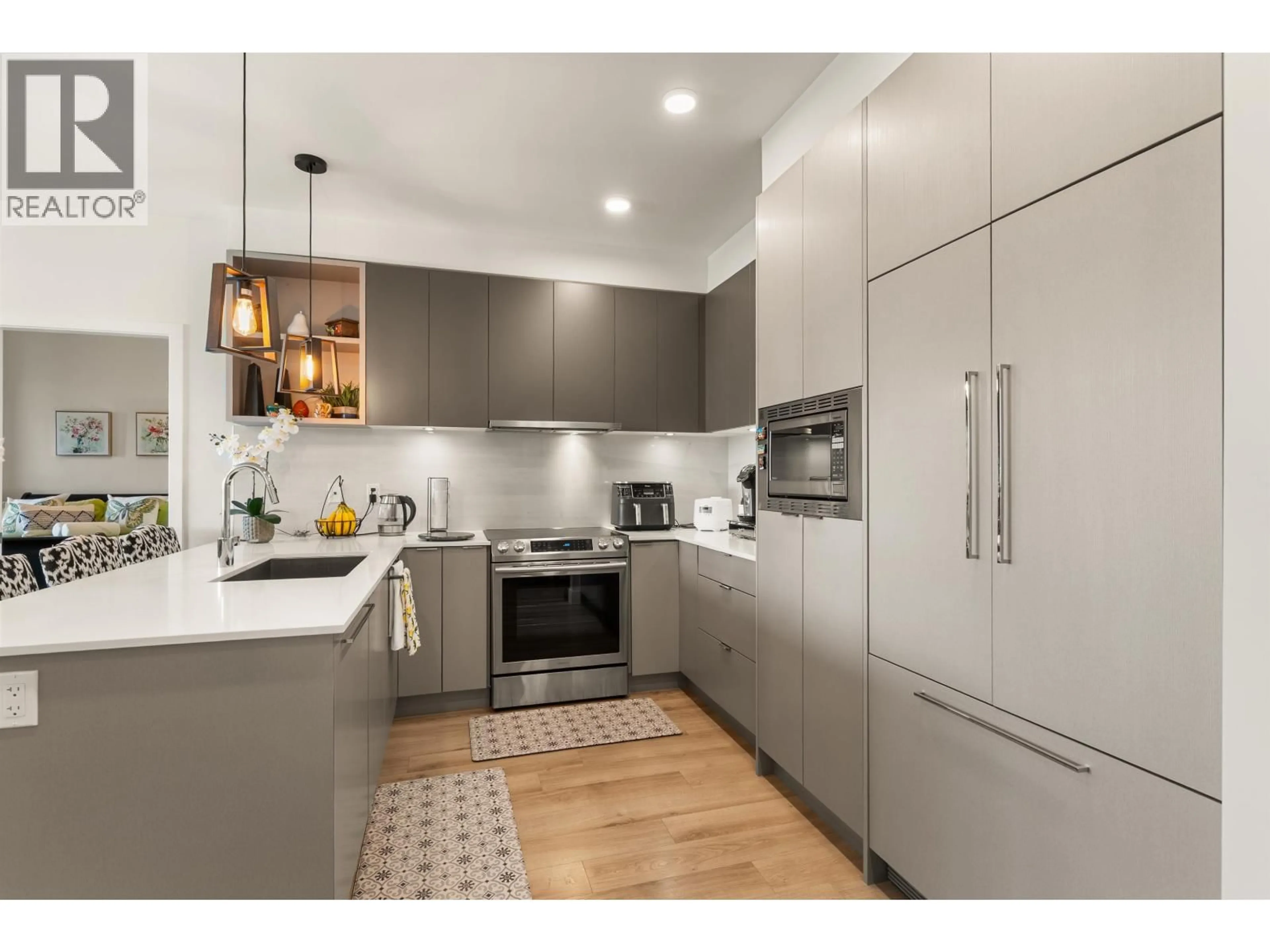 Contemporary kitchen, unknown for 204 - 1892 STARLING DRIVE, Delta British Columbia V4M0C7