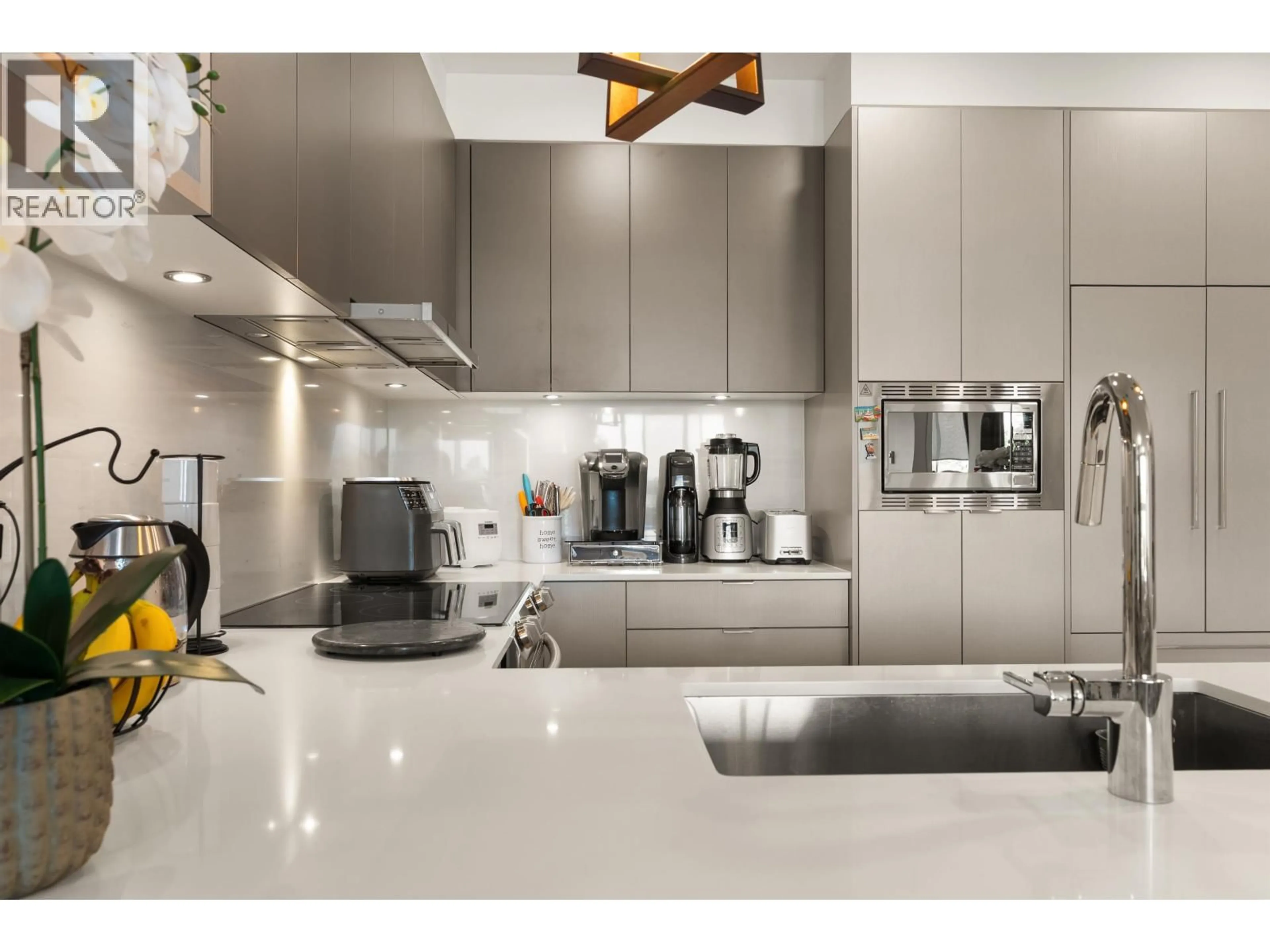 Contemporary kitchen, unknown for 204 - 1892 STARLING DRIVE, Delta British Columbia V4M0C7