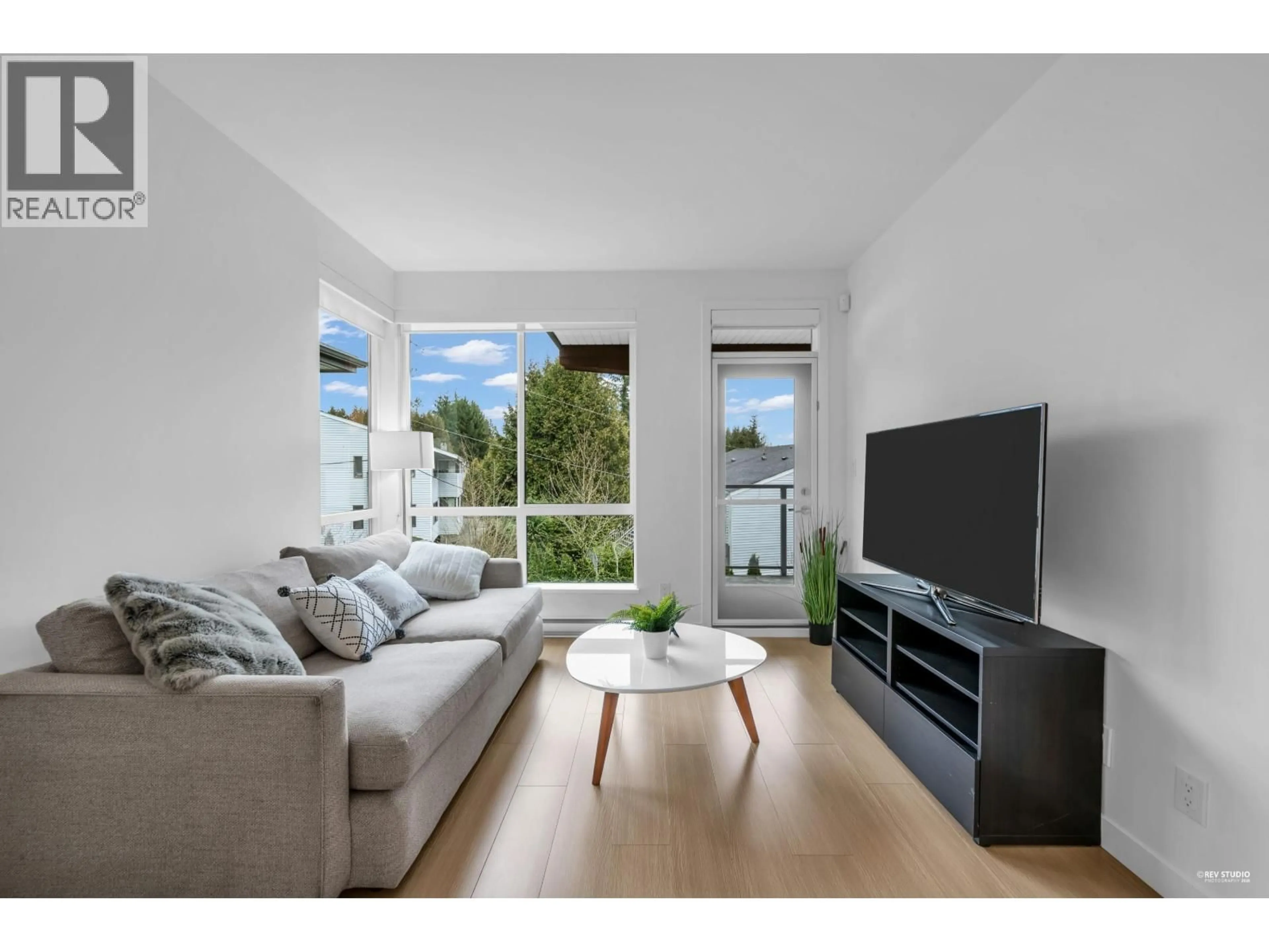 Living room with furniture, wood/laminate floor for 318 - 5460 BROADWAY, Burnaby British Columbia V5B0B4