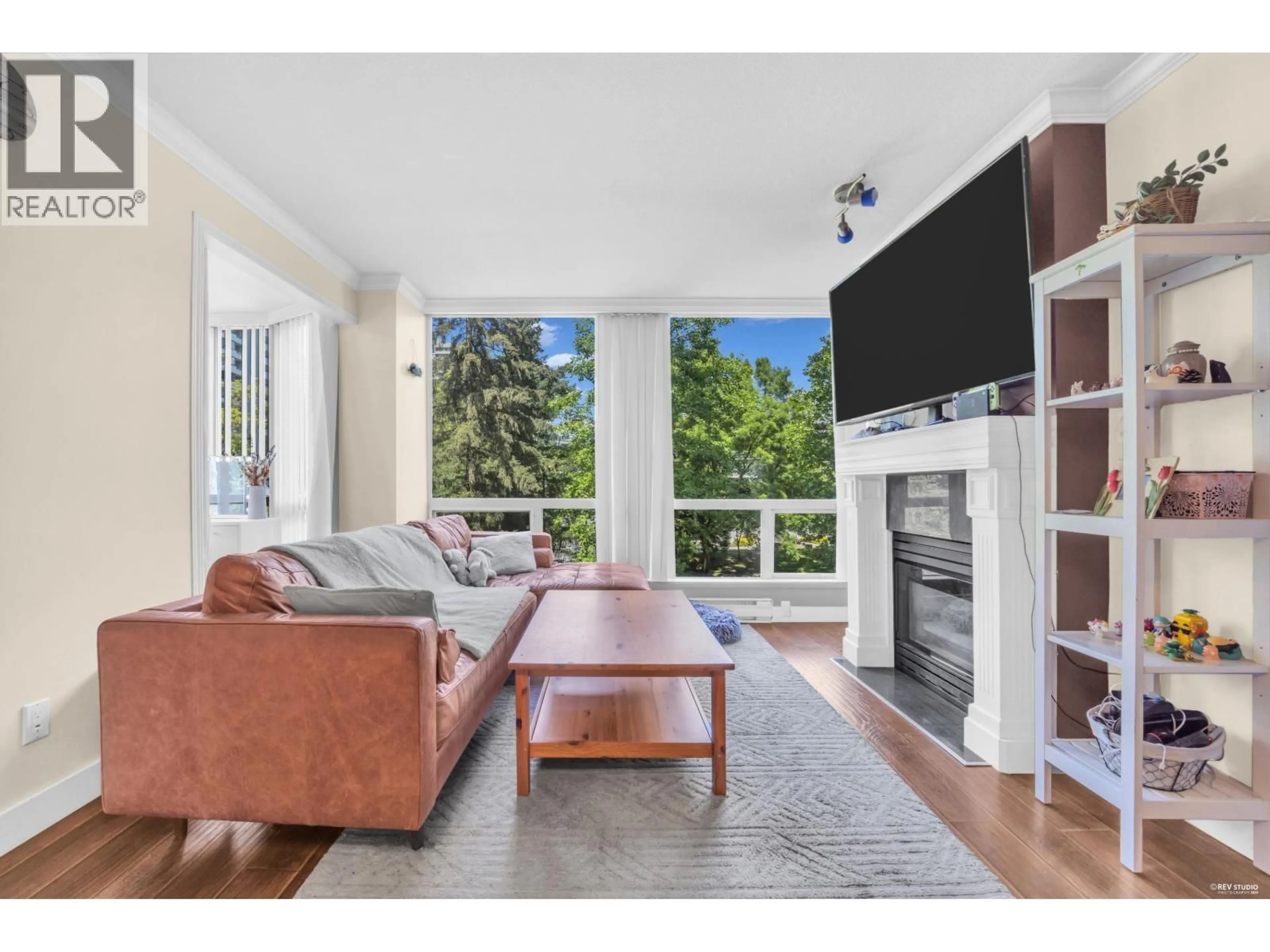 Living room with furniture, unknown for 505 - 9633 MANCHESTER DRIVE, Burnaby British Columbia V3N4Y9