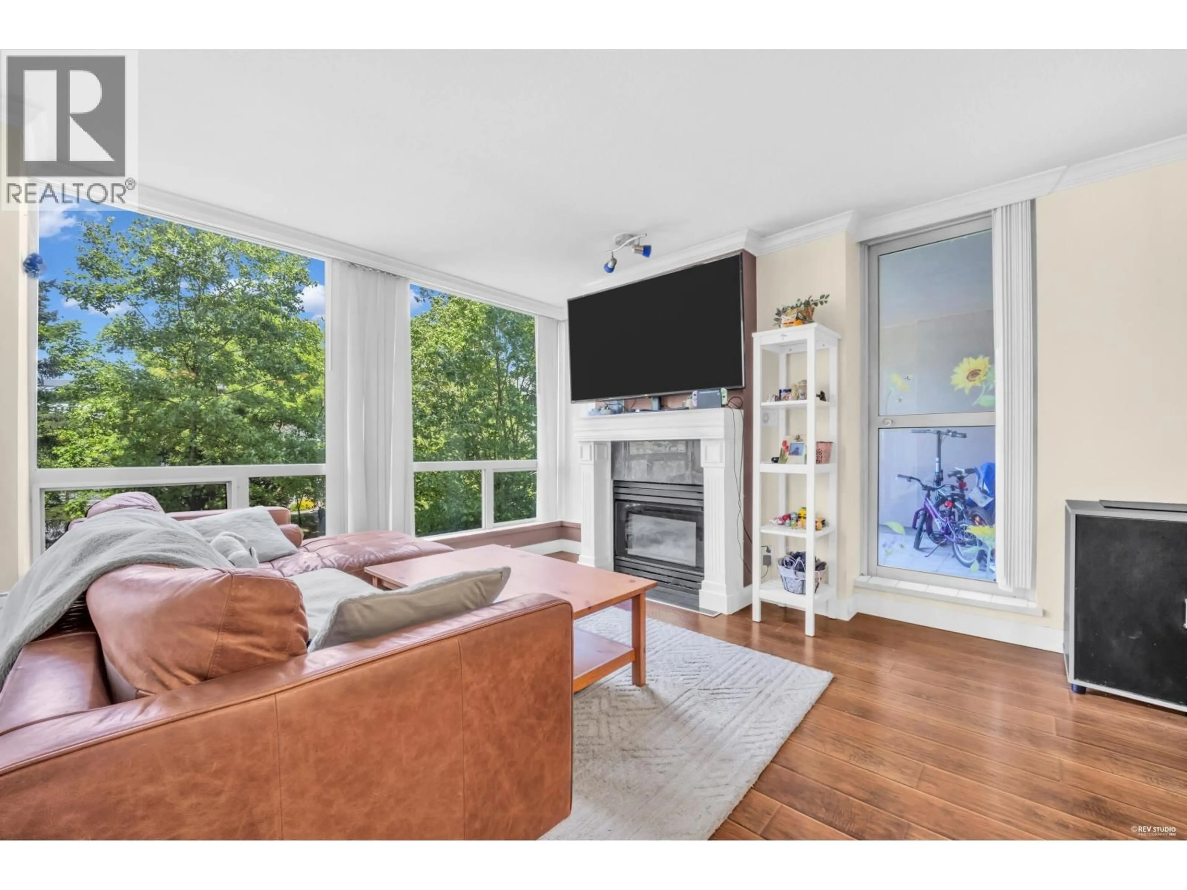 Living room with furniture, unknown for 505 - 9633 MANCHESTER DRIVE, Burnaby British Columbia V3N4Y9