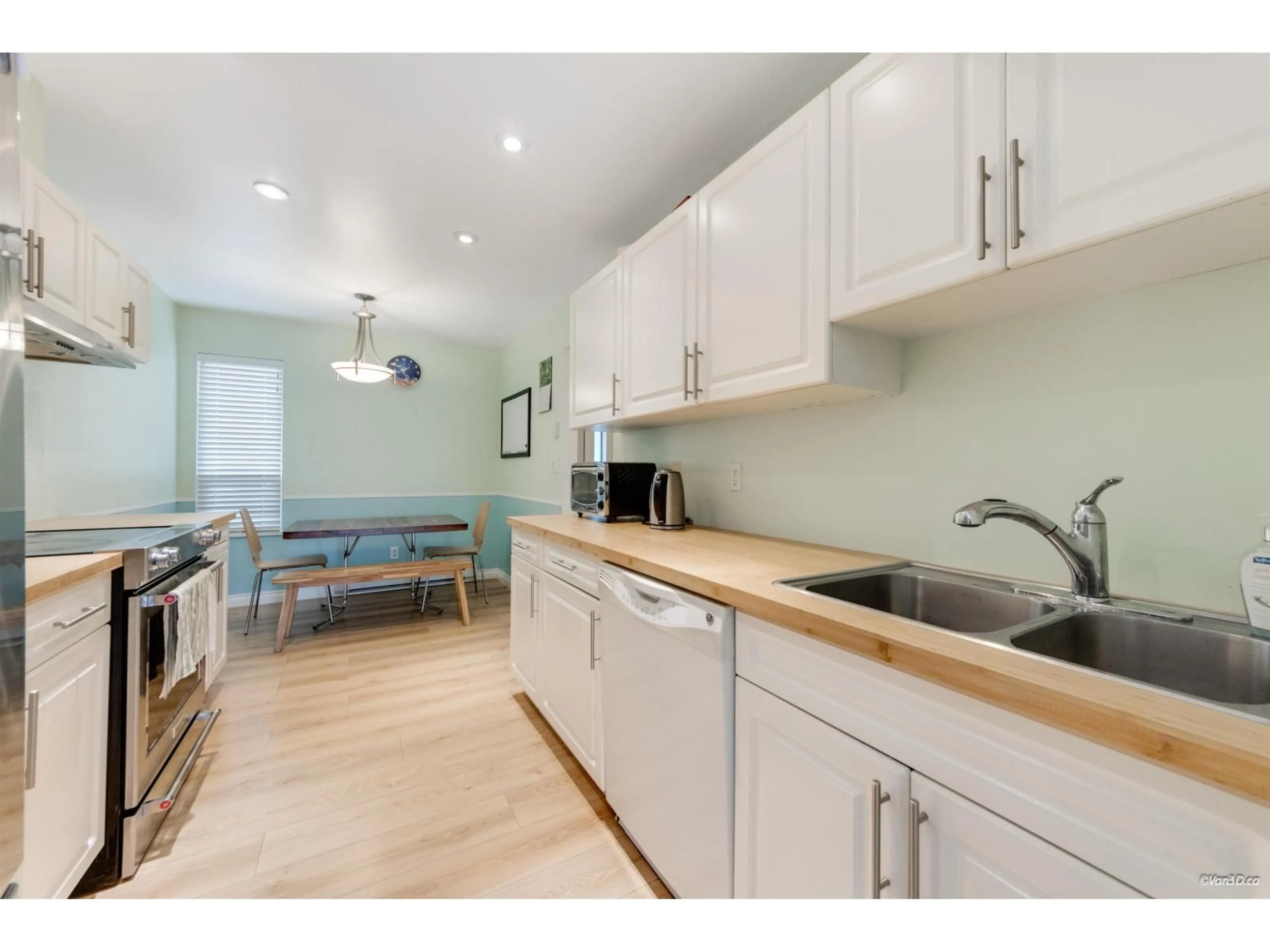 Open concept kitchen, wood/laminate floor for 5 - 6712 BAKER ROAD, Delta British Columbia V4E2V3