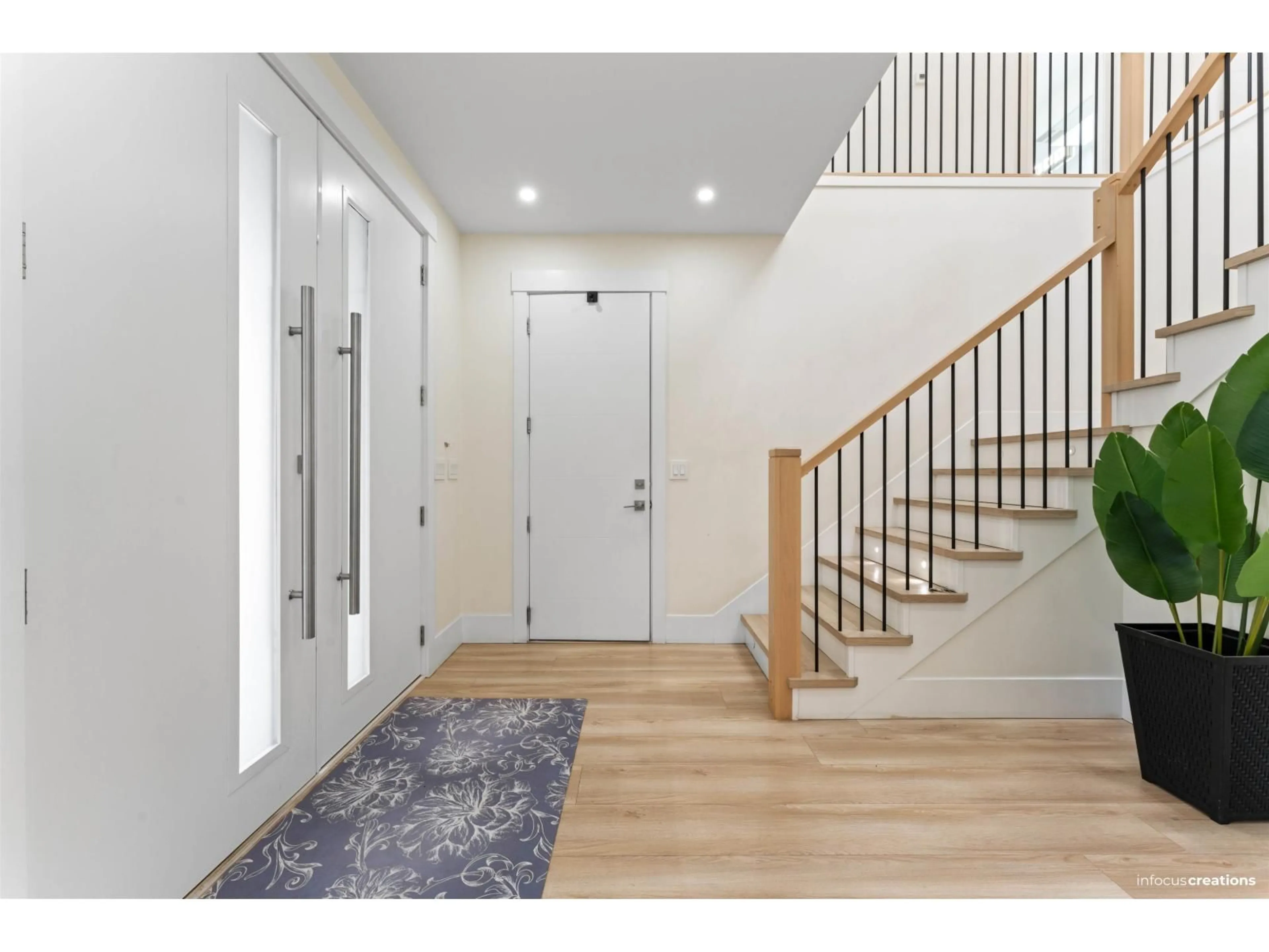 Indoor entryway for 11088 84 AVENUE, Delta British Columbia V4C2L7