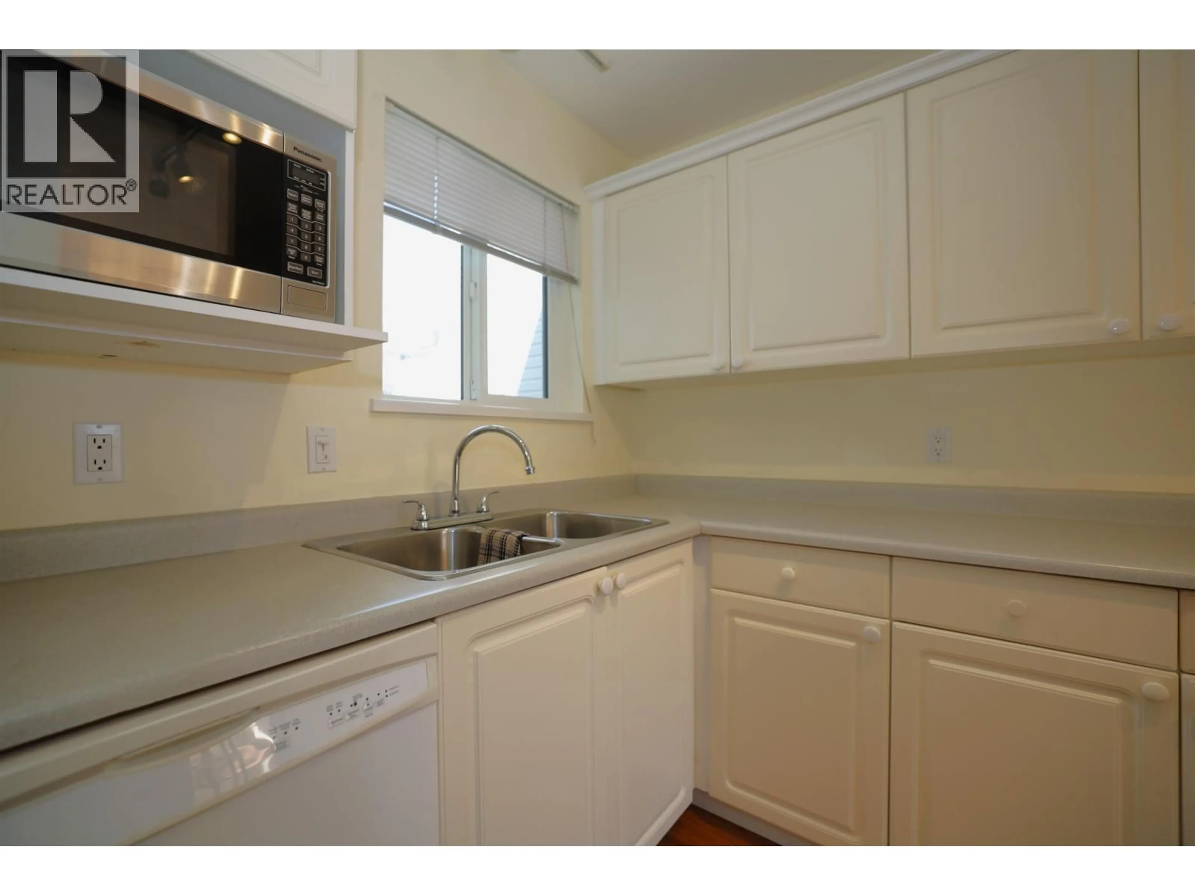 Standard kitchen, unknown for 21 - 5610 TRAIL AVENUE, Sechelt British Columbia V7Z0H8