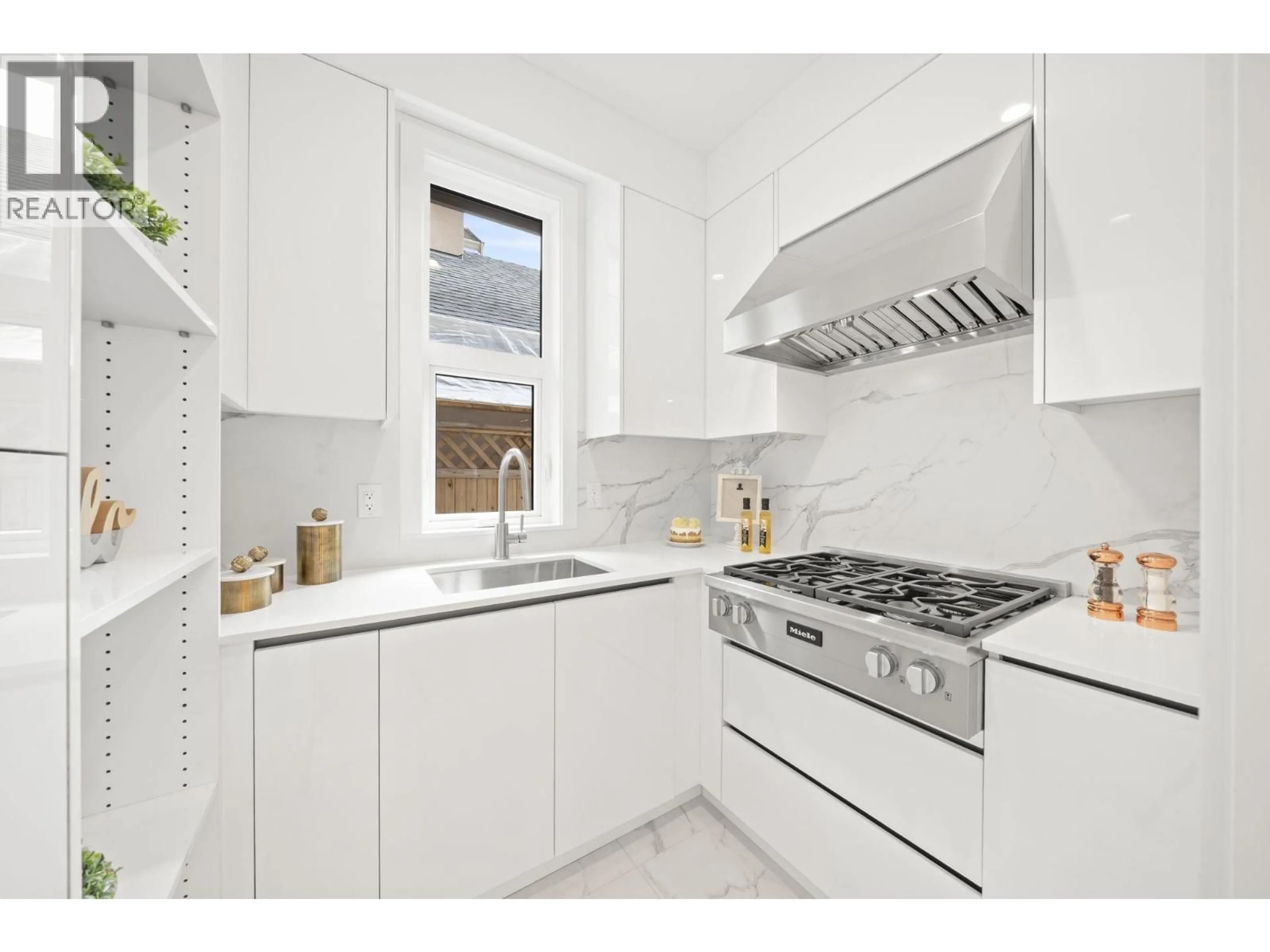Standard kitchen, ceramic/tile floor for 6700 FRANCIS RD, Richmond British Columbia V7C1K5
