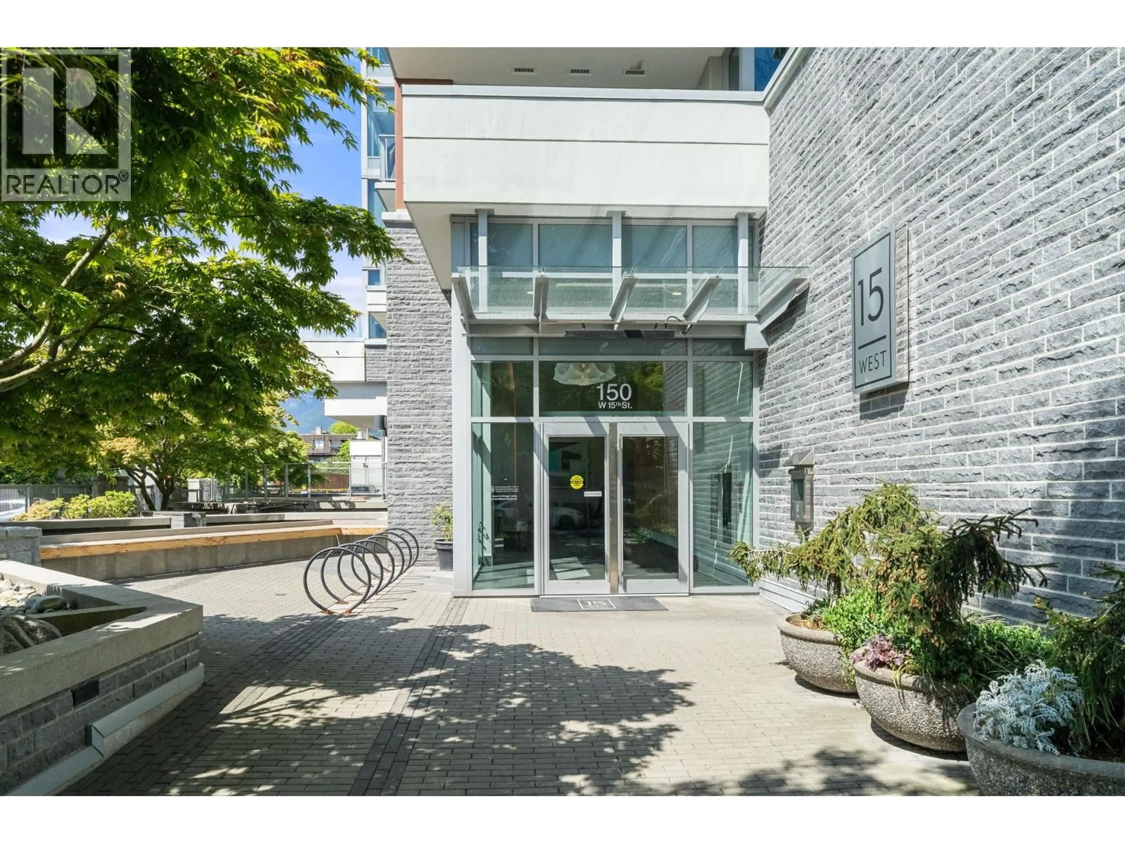 Indoor foyer for 311 - 150 15 STREET, North Vancouver British Columbia V7M0C4