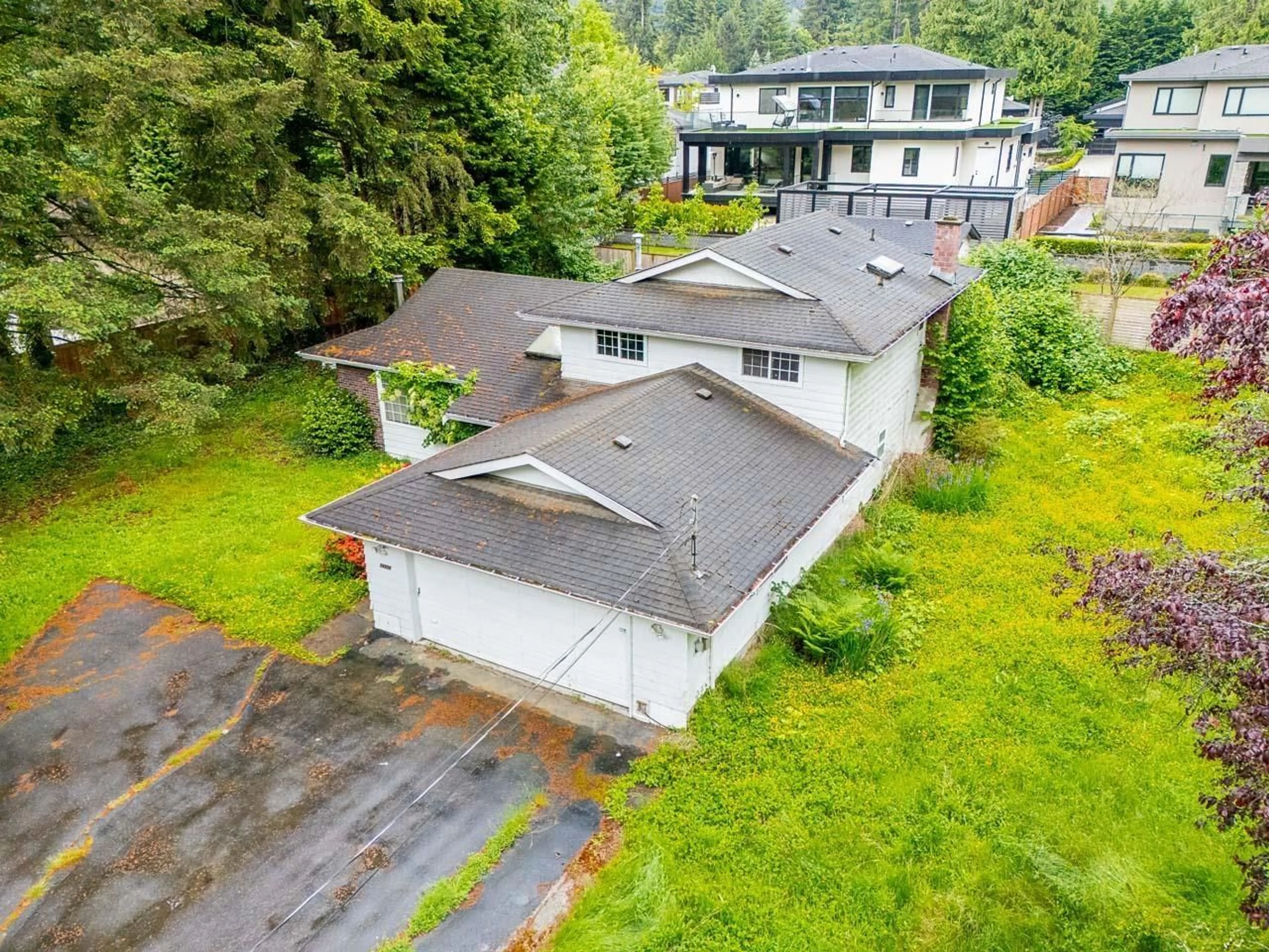 A pic from outside/outdoor area/front of a property/back of a property/a pic from drone, street for 14338 32 AVENUE, Surrey British Columbia V4P2J5