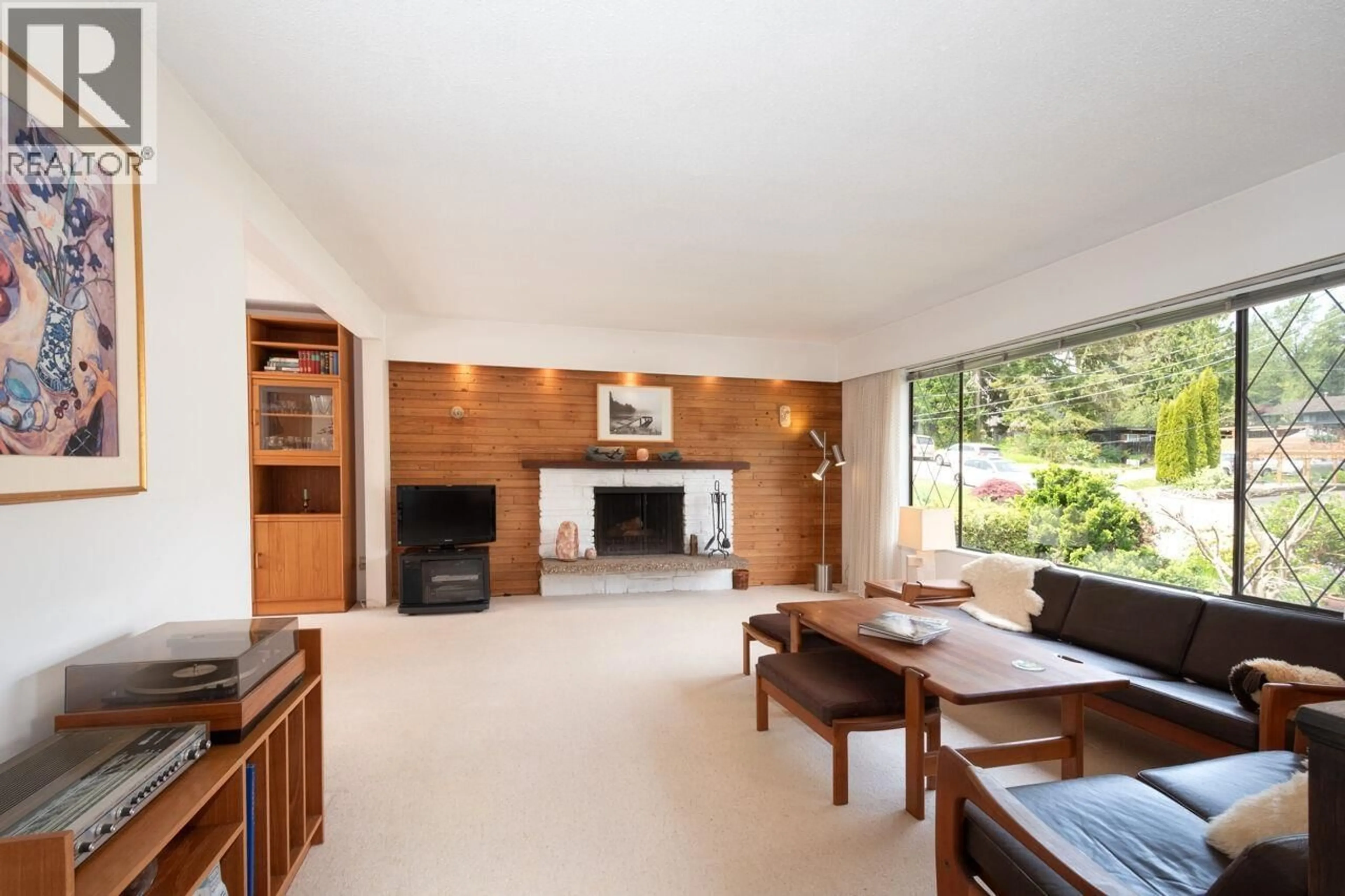 Living room with furniture, unknown for 4057 VIOLET STREET, North Vancouver British Columbia V7G1E4