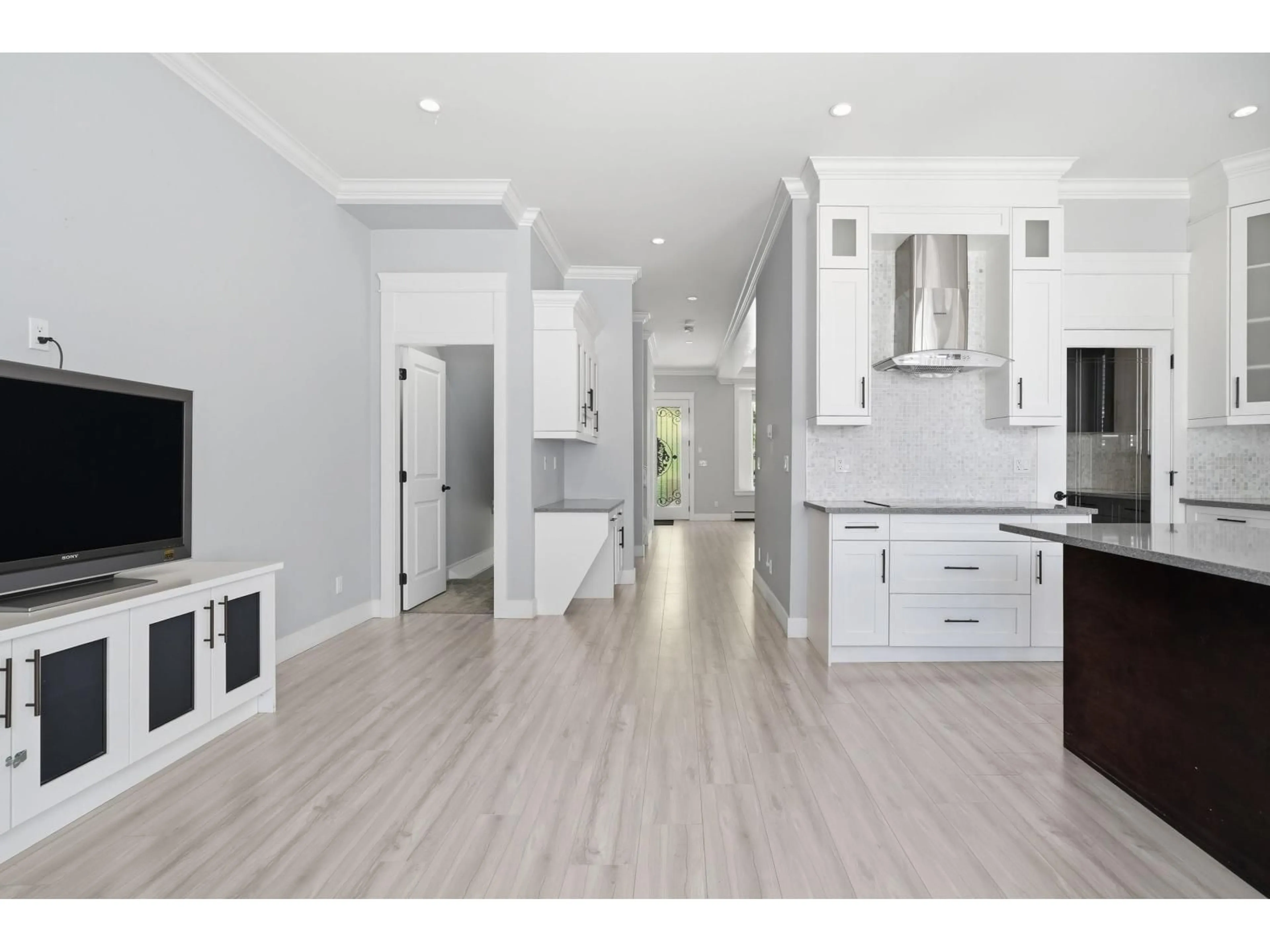 Open concept kitchen, wood/laminate floor for 6035 138A STREET, Surrey British Columbia V3X0H3