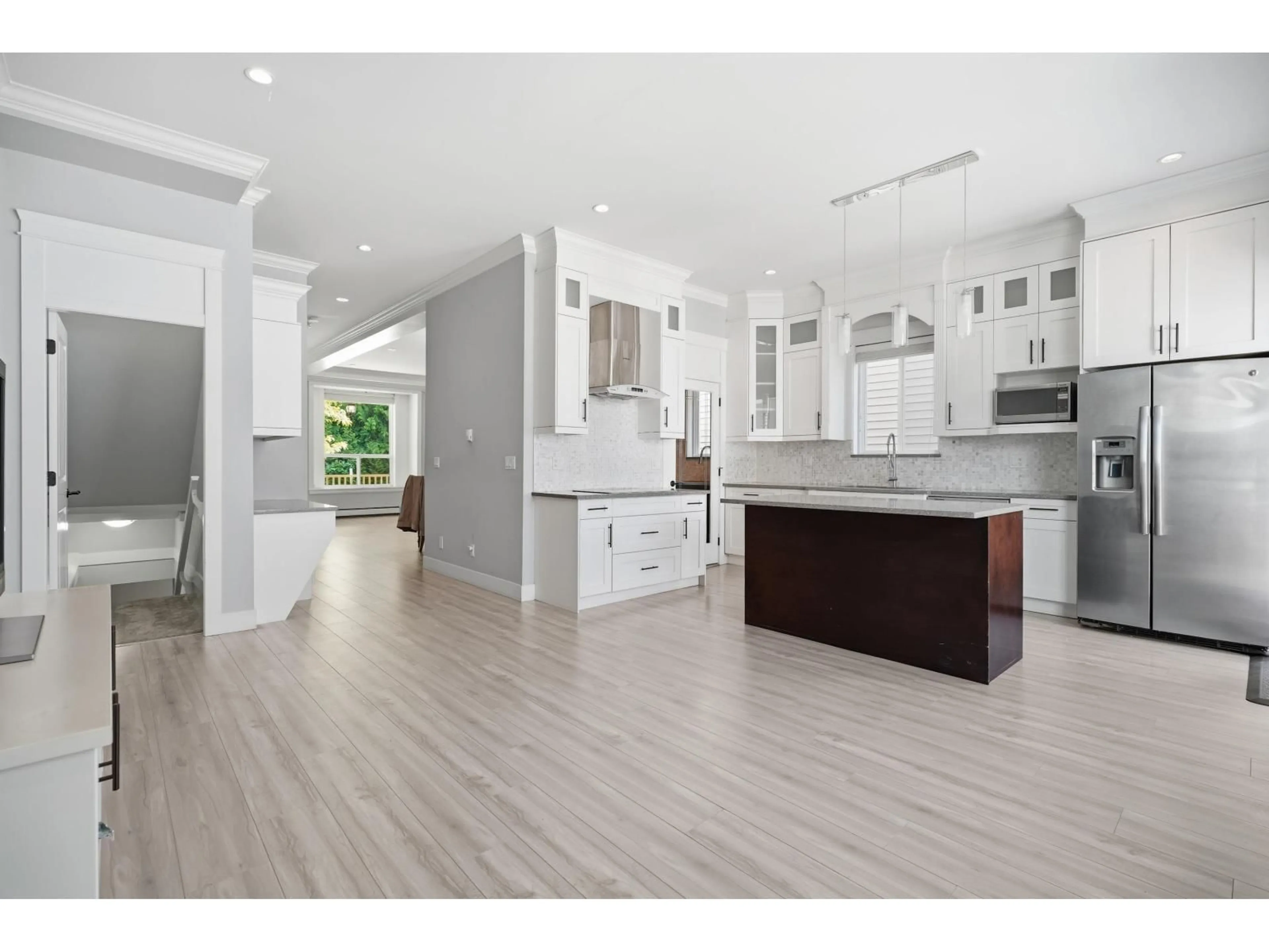 Open concept kitchen, unknown for 6035 138A STREET, Surrey British Columbia V3X0H3