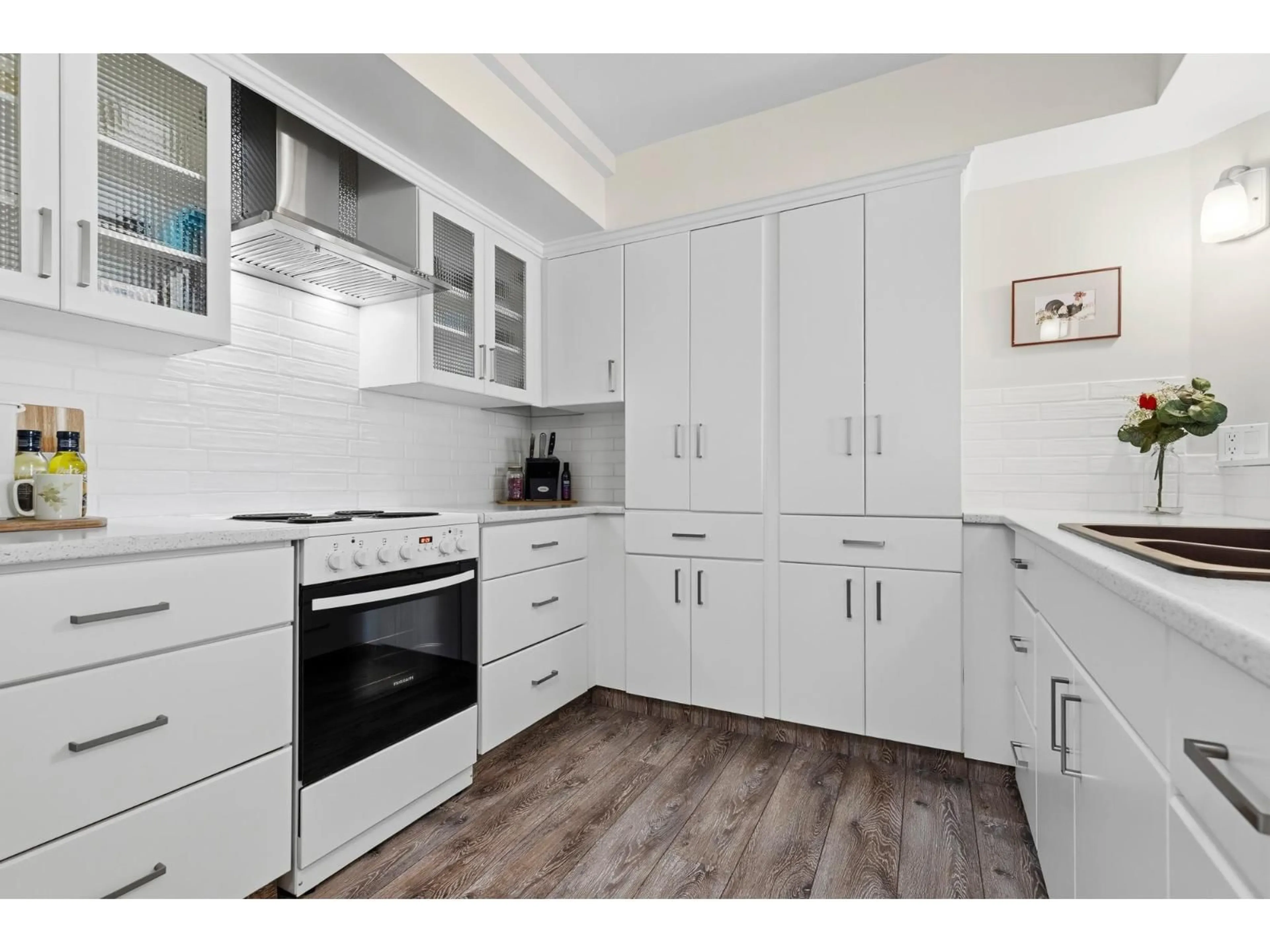 Standard kitchen, unknown for 6 - 45915 CHEAM AVENUE, Chilliwack British Columbia V2P1N7