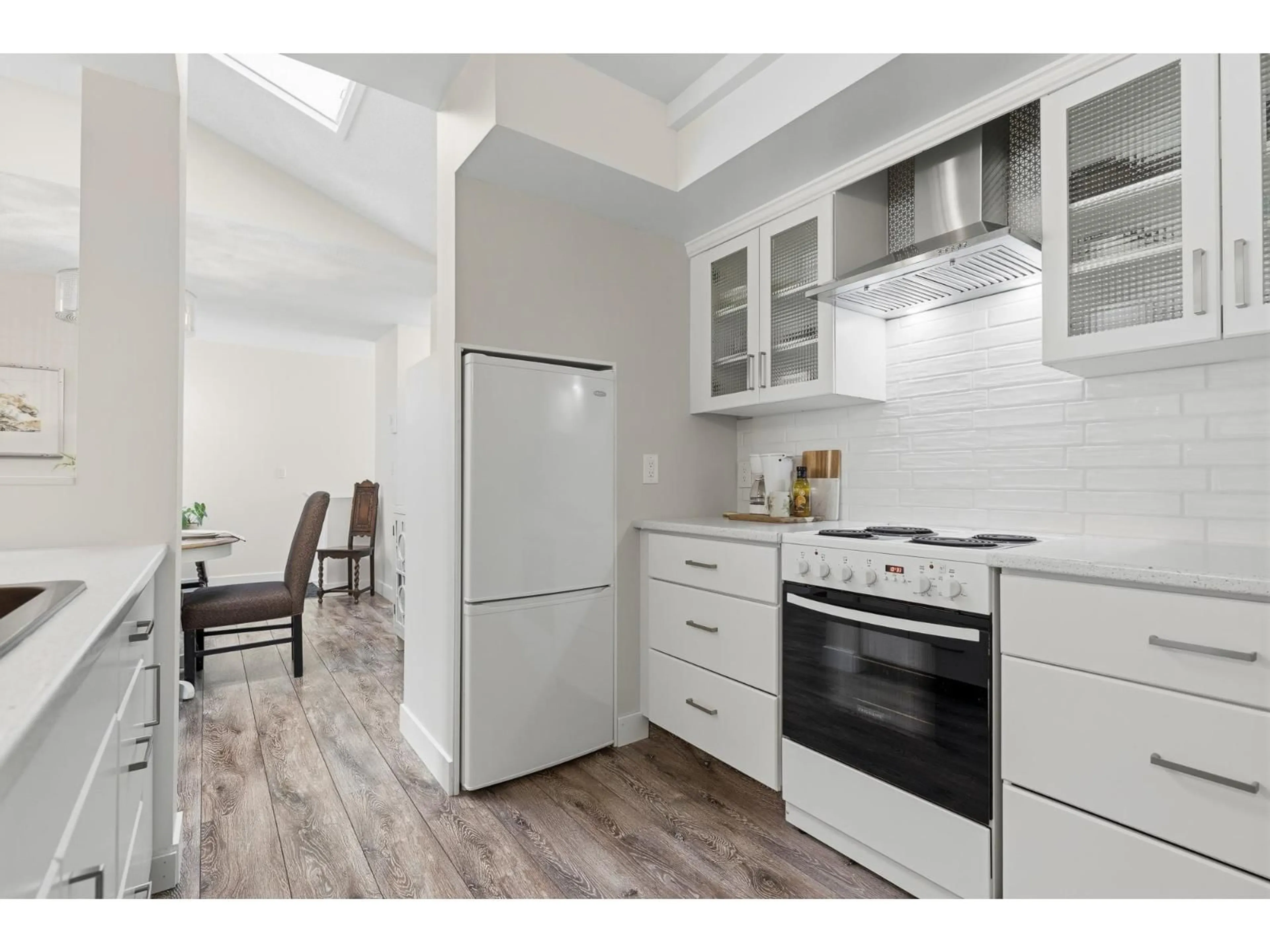 Standard kitchen, unknown for 6 - 45915 CHEAM AVENUE, Chilliwack British Columbia V2P1N7