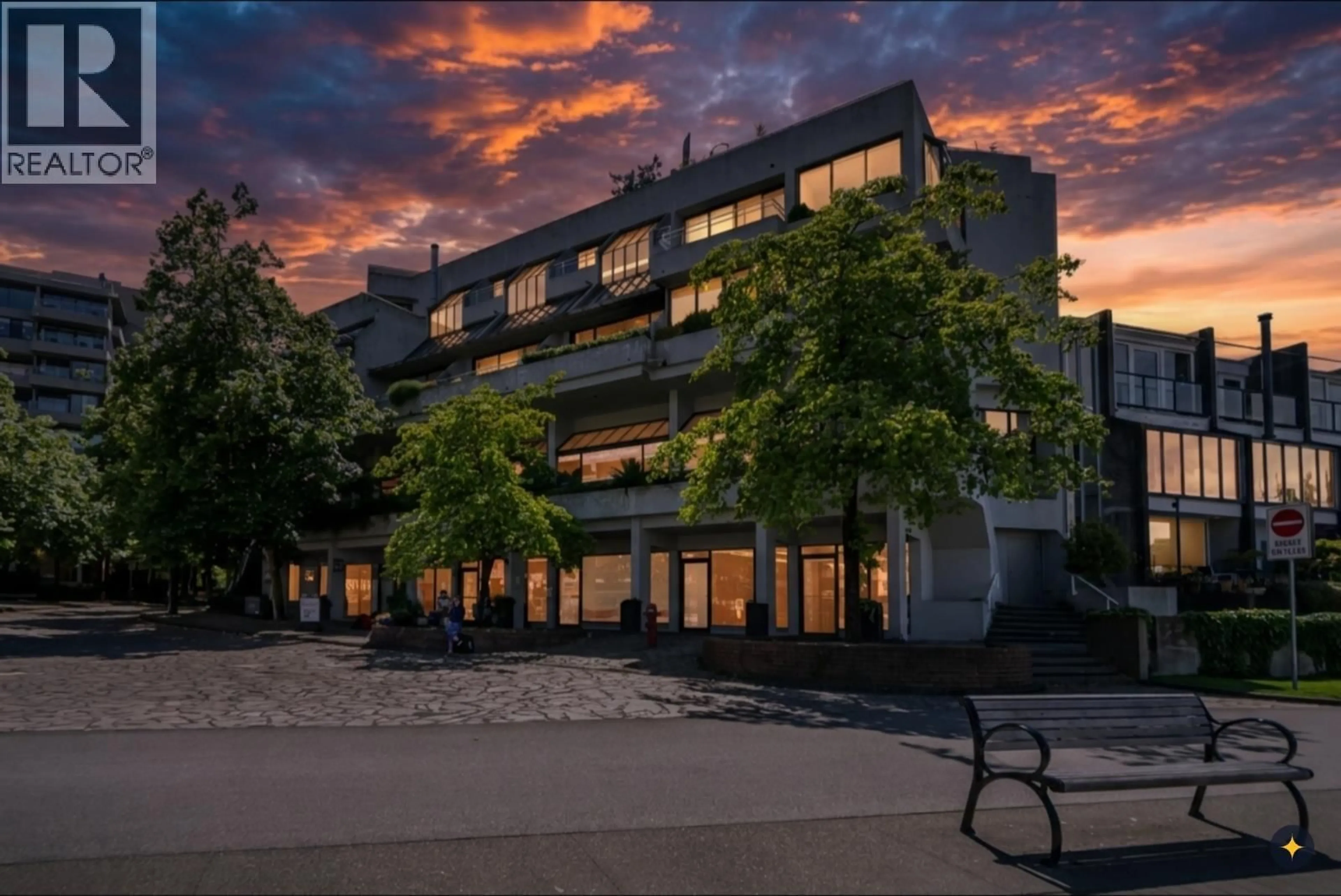 Patio, building for 313 - 674 LEG IN BOOT SQUARE, Vancouver British Columbia V5Z4B4