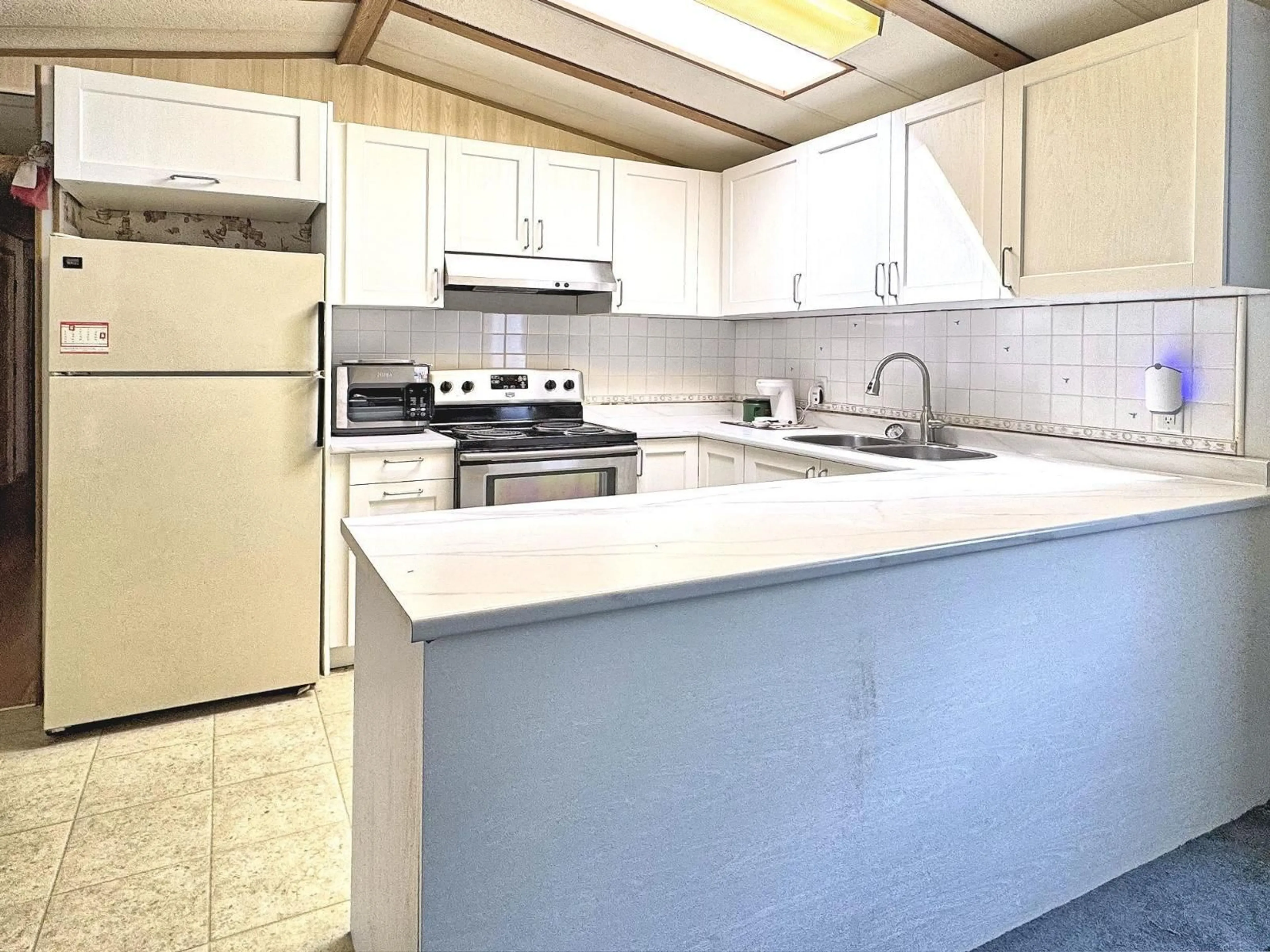 Standard kitchen, unknown for 48 - 13507 81 AVENUE, Surrey British Columbia V3W3C6